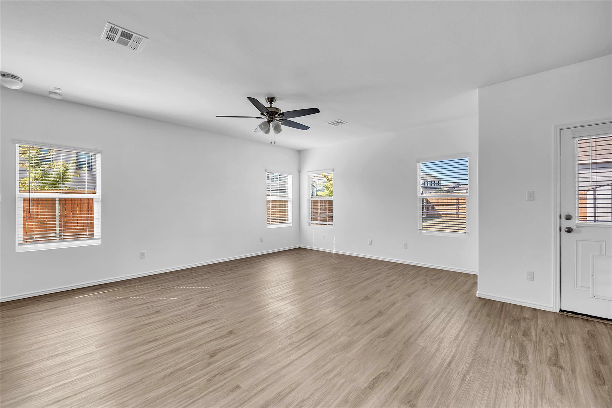 132 Bronco Billy Dr, Jarrell, TX 76537