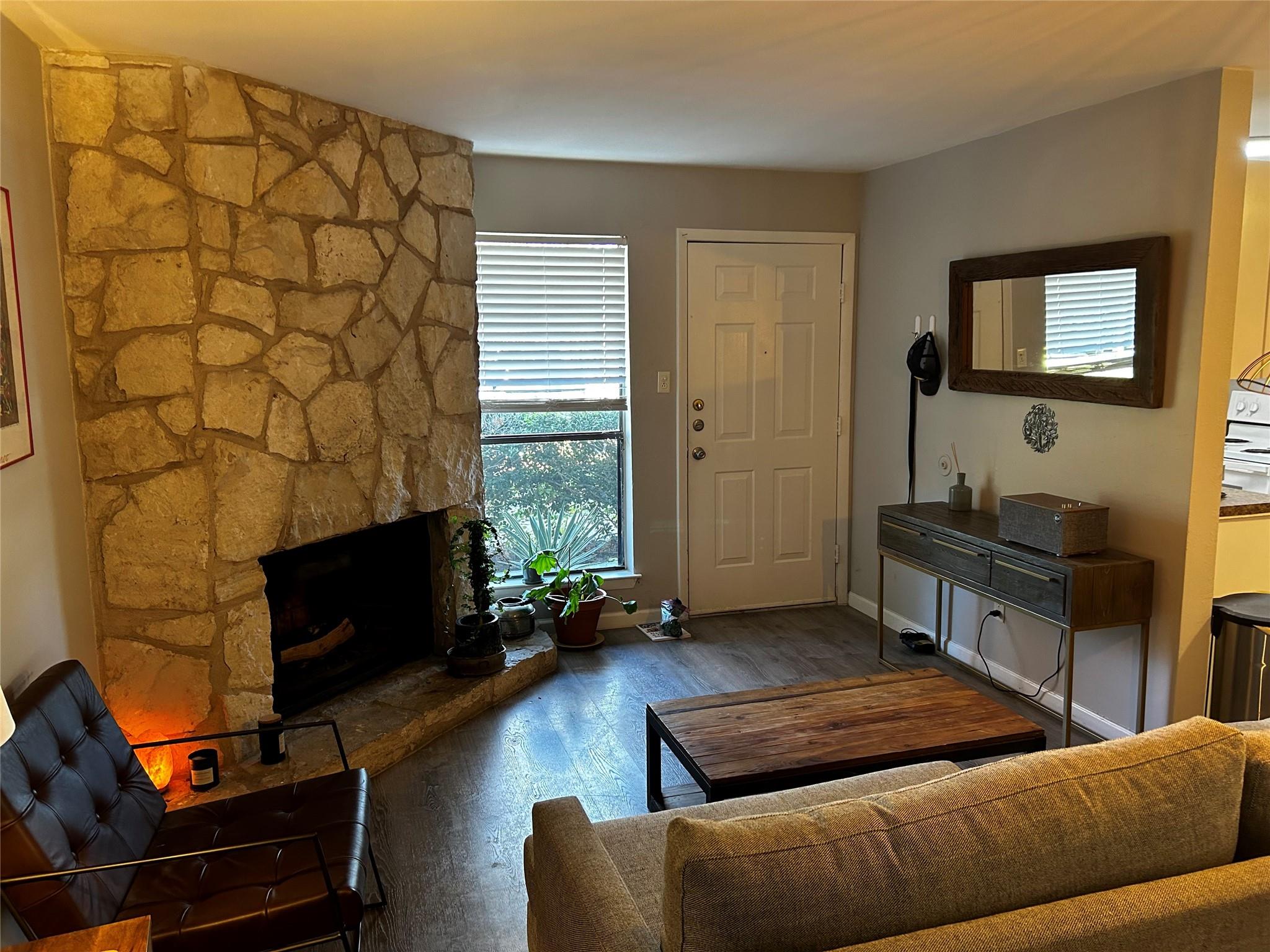 4307 S 1st St # 108, Austin, TX 78745