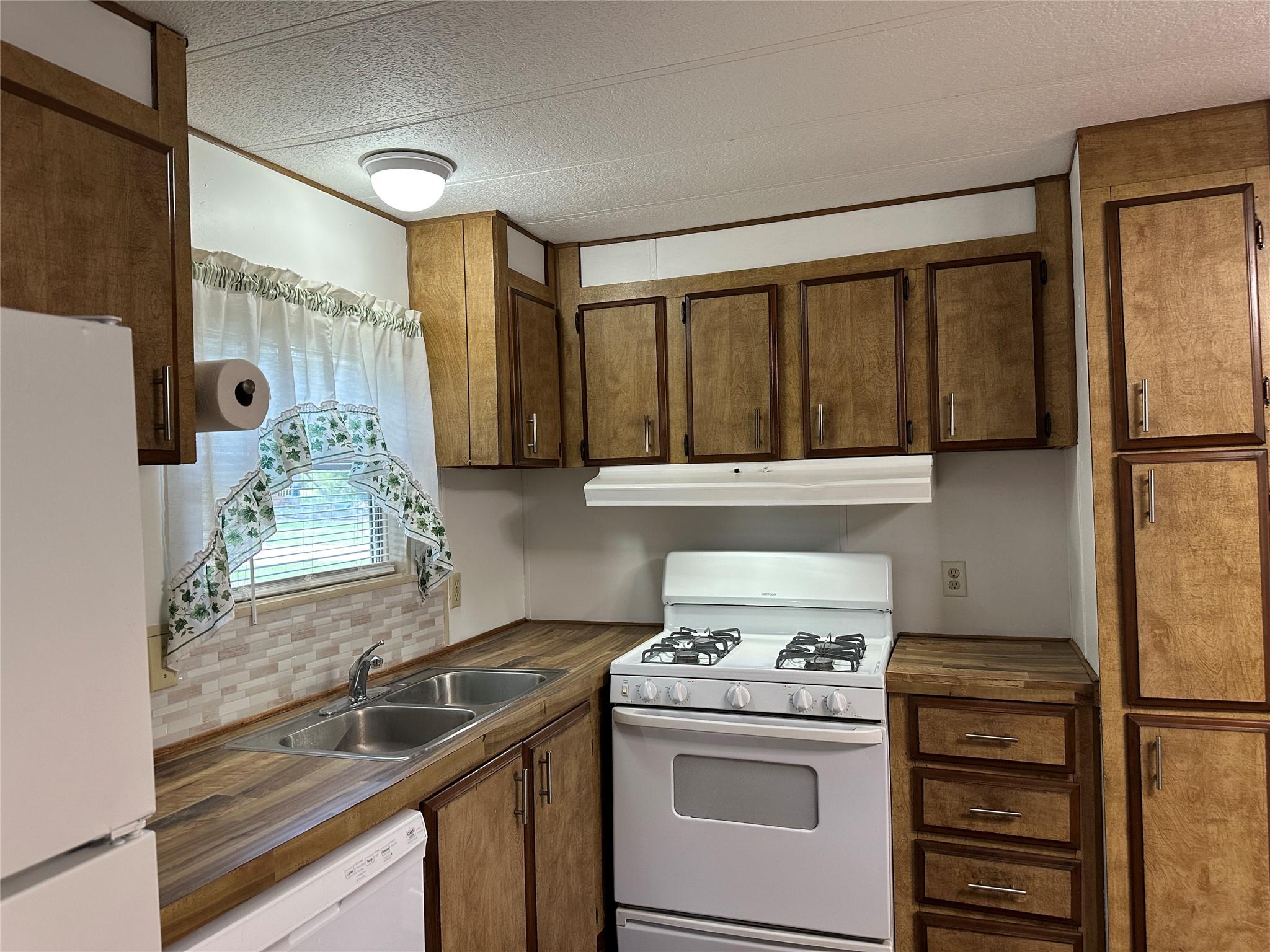 399 Pope Bend N., Cedar Creek, TX 78612