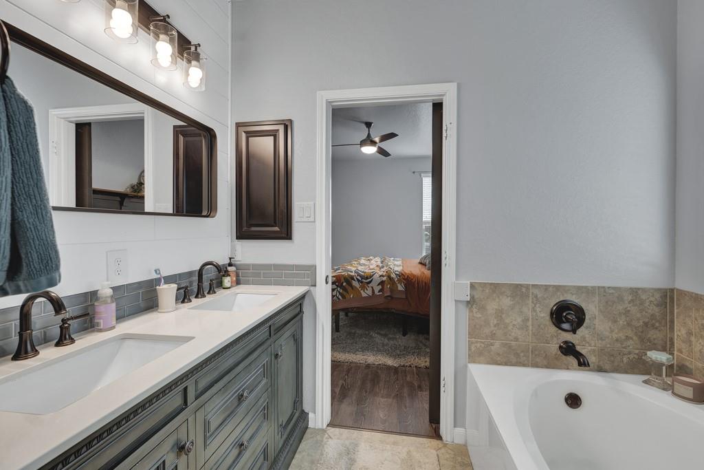 303 Parkside Dr, San Marcos, TX 78666