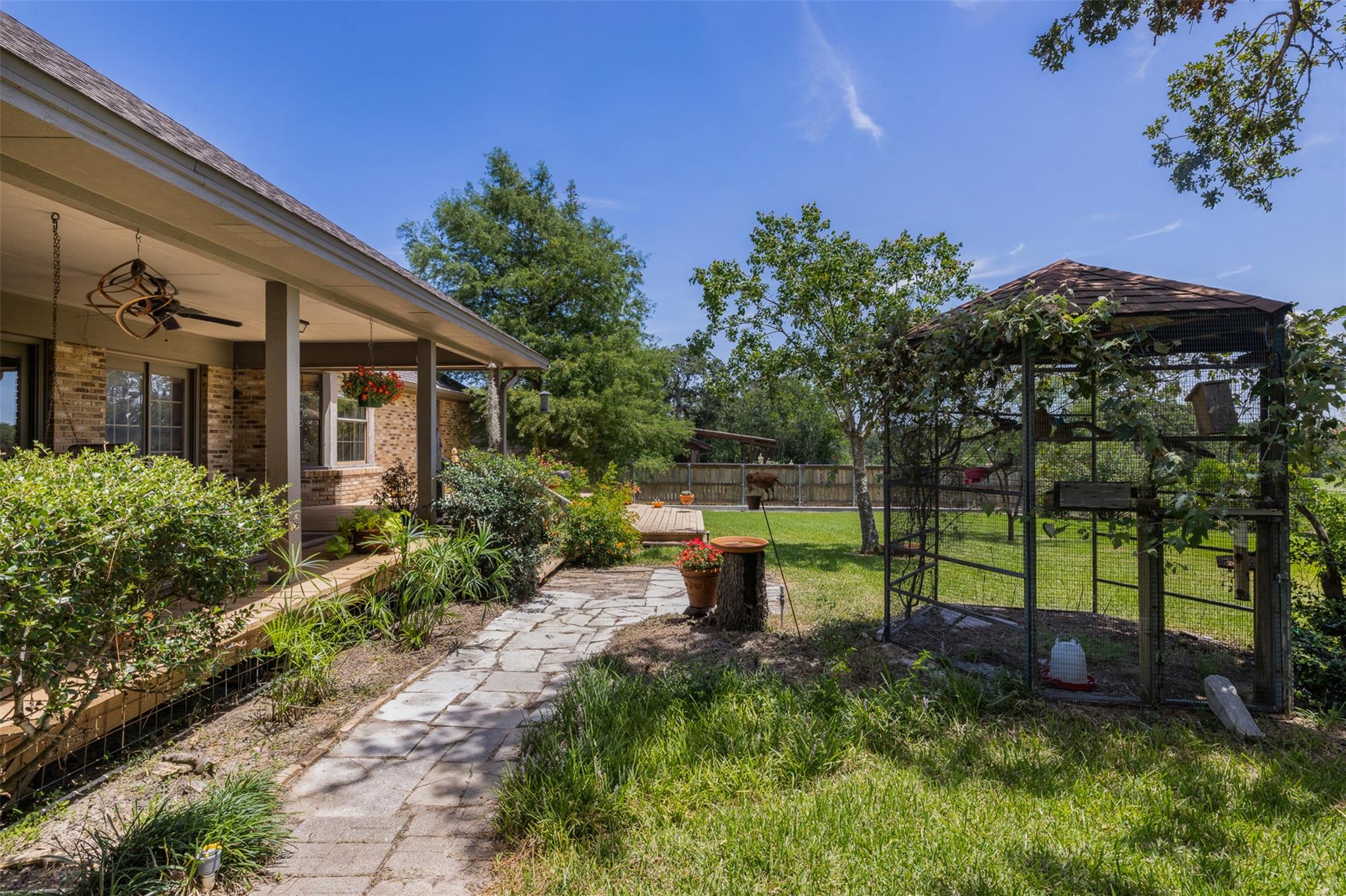 888 Acorn St, Giddings, TX 78942