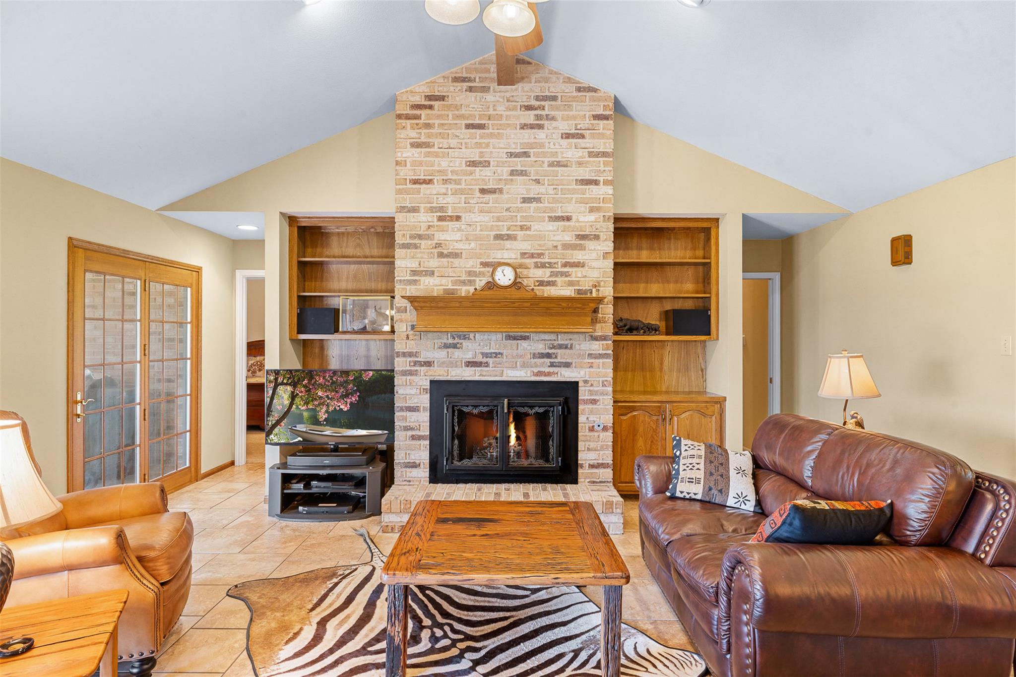 888 Acorn St, Giddings, TX 78942