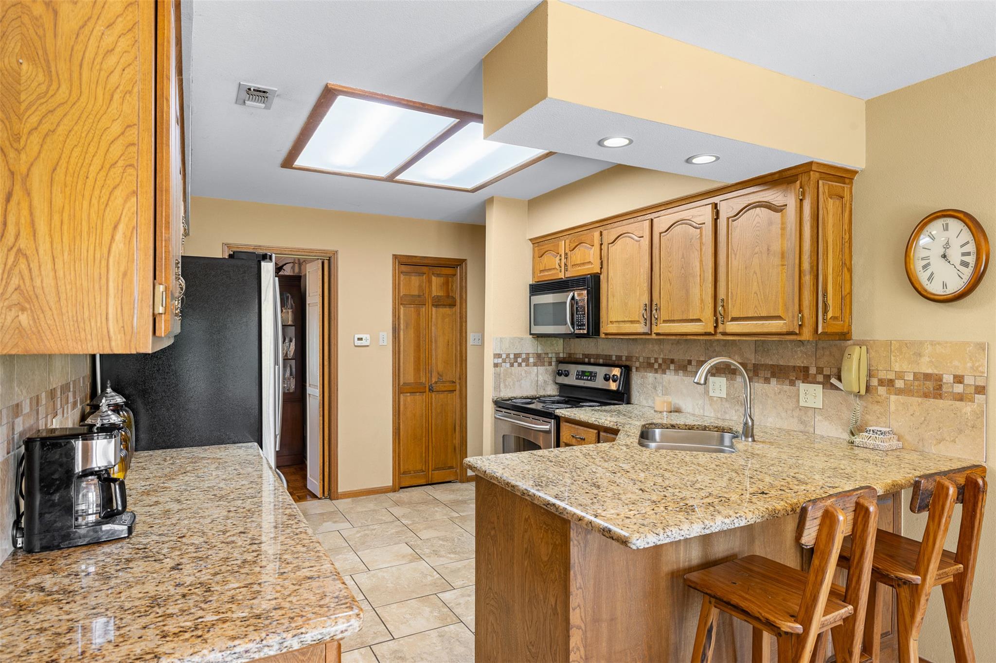 888 Acorn St, Giddings, TX 78942