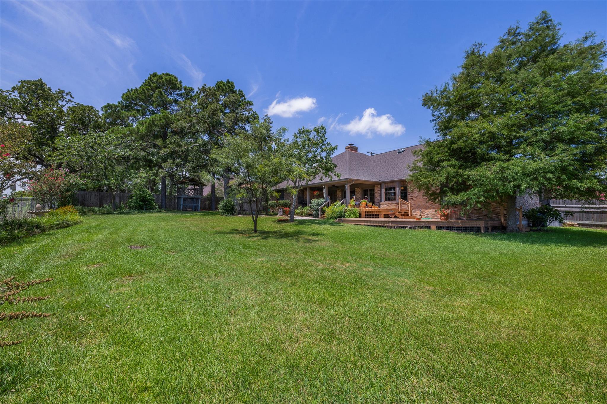 888 Acorn St, Giddings, TX 78942