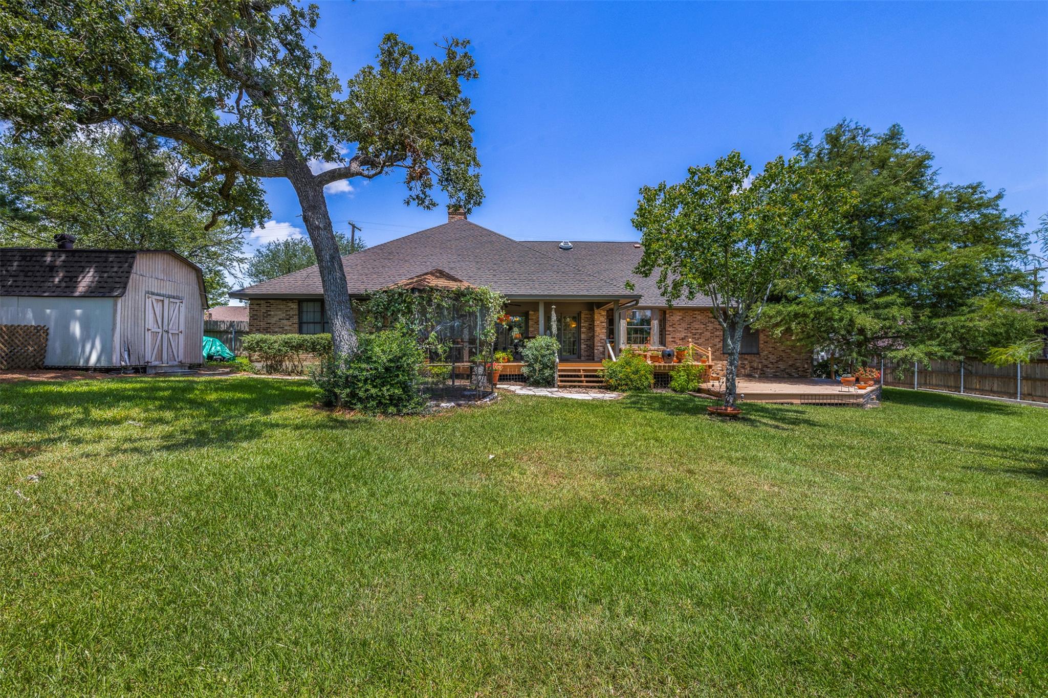 888 Acorn St, Giddings, TX 78942