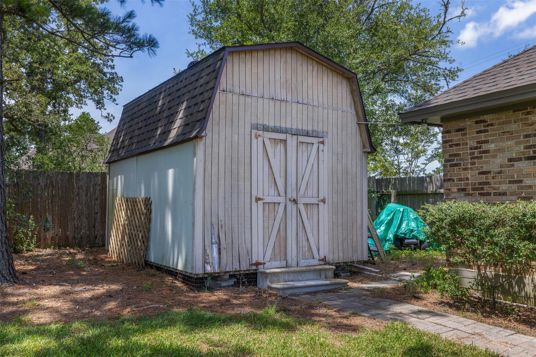 888 Acorn St, Giddings, TX 78942