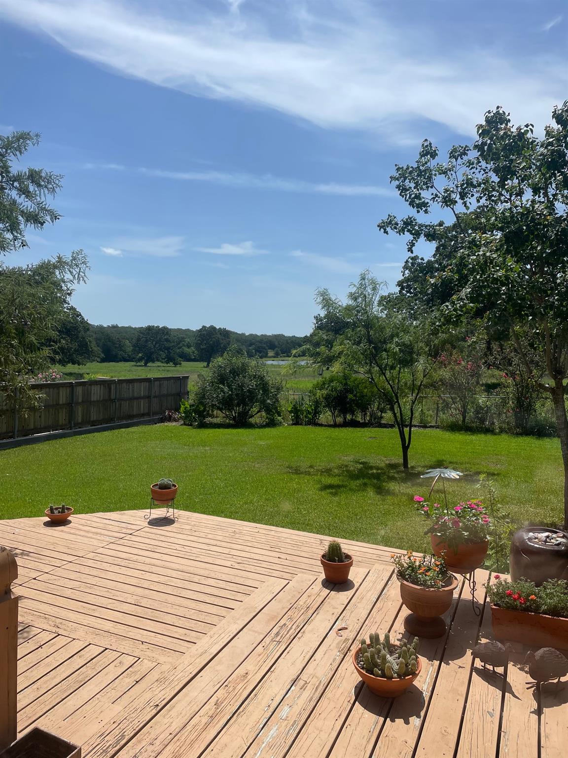 888 Acorn St, Giddings, TX 78942