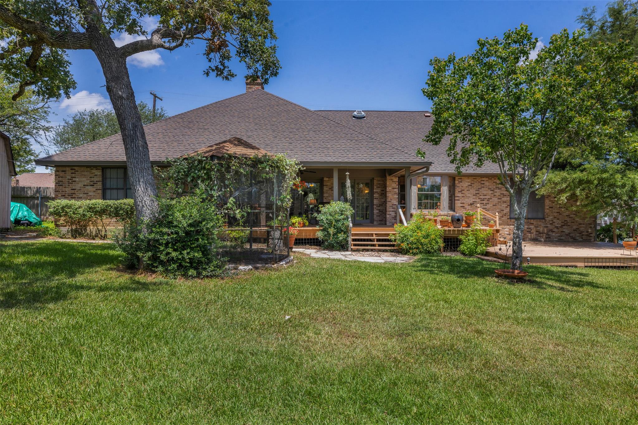 888 Acorn St, Giddings, TX 78942