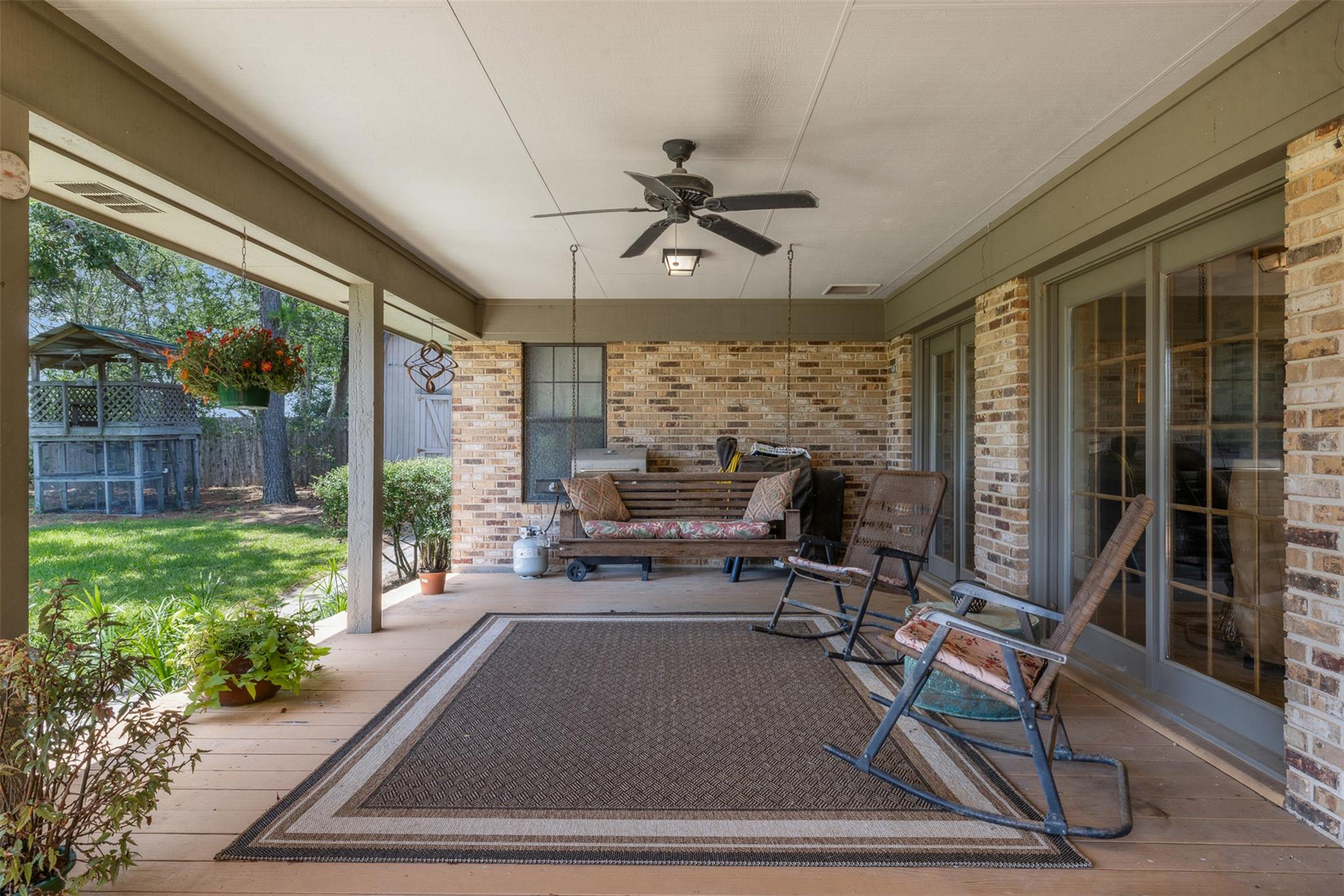 888 Acorn St, Giddings, TX 78942