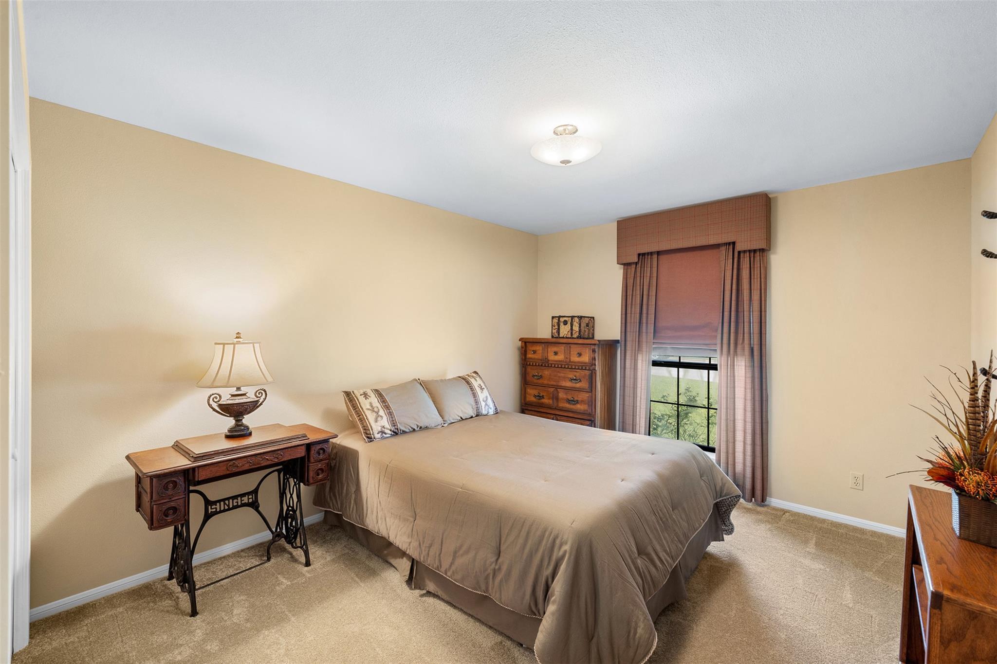 888 Acorn St, Giddings, TX 78942