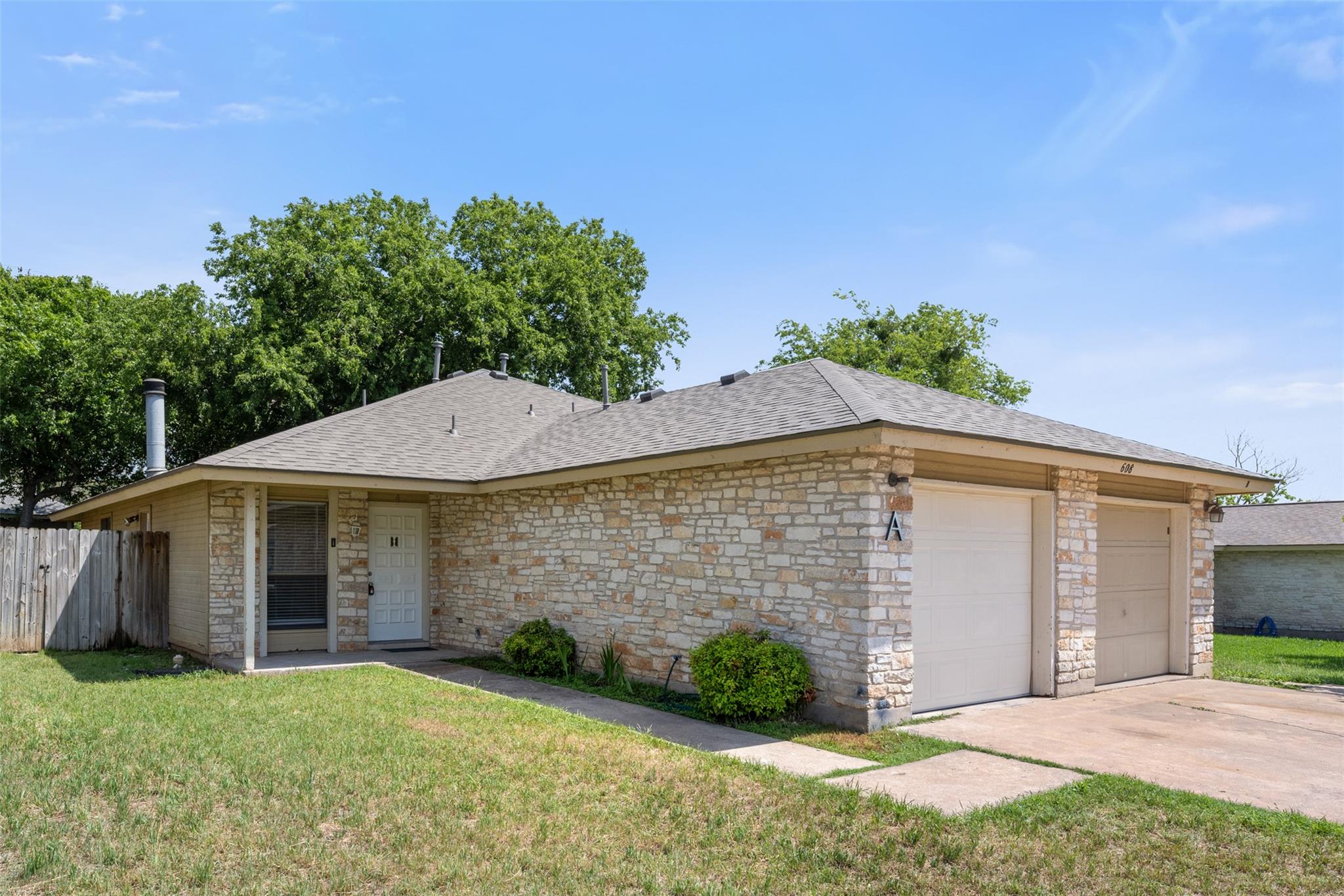 608 Country Aire Dr # A, Round Rock, TX 78664