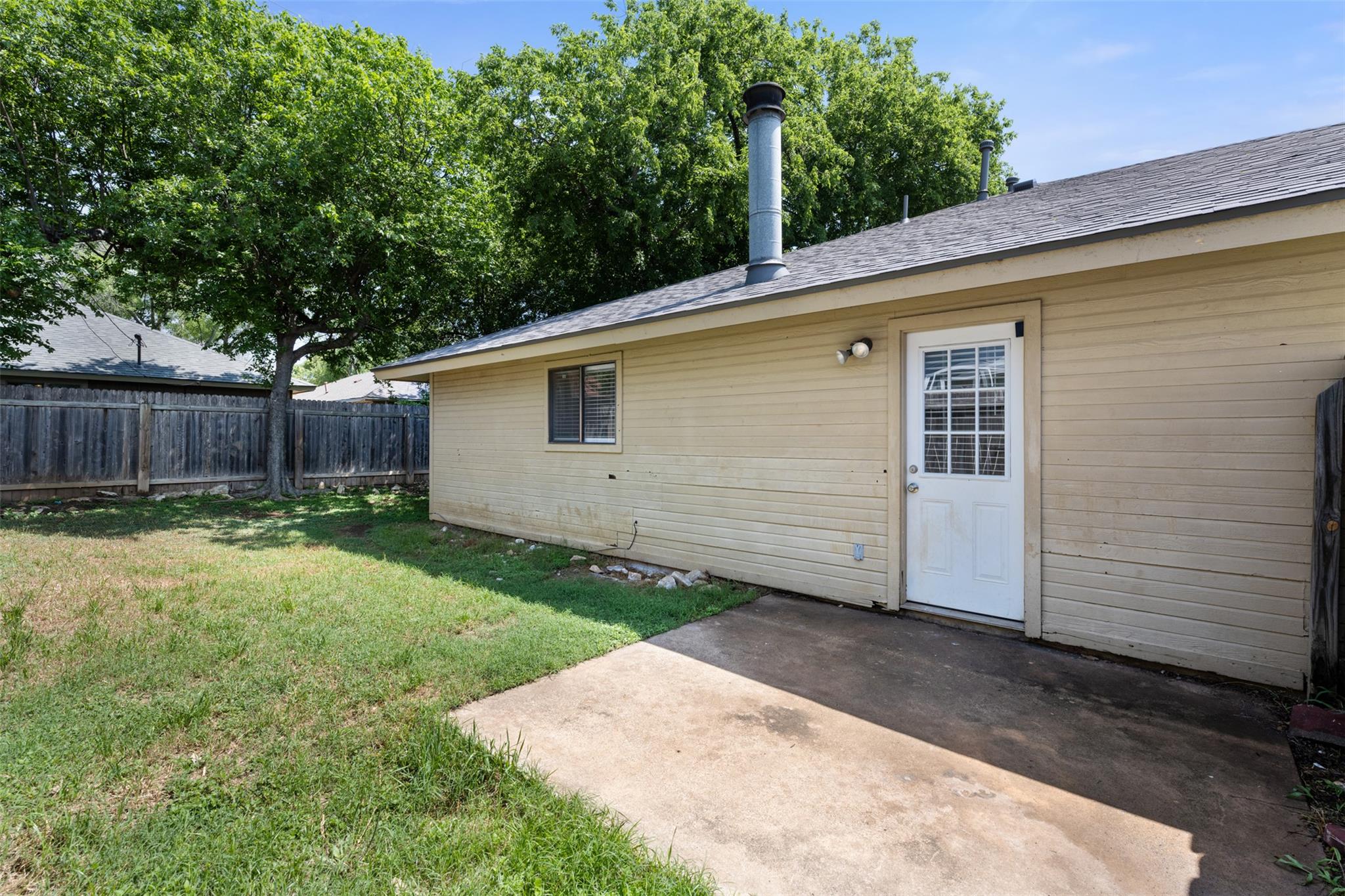 608 Country Aire Dr # A, Round Rock, TX 78664