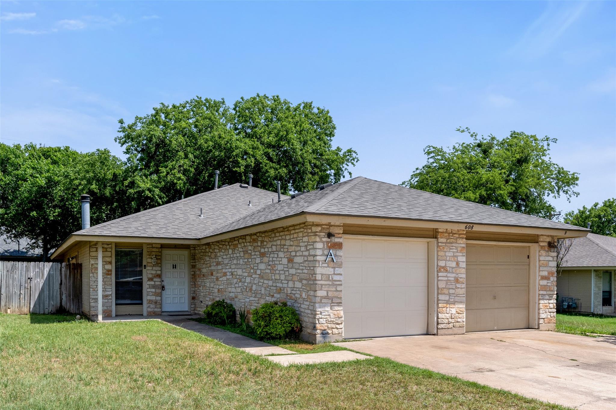 608 Country Aire Dr # A, Round Rock, TX 78664
