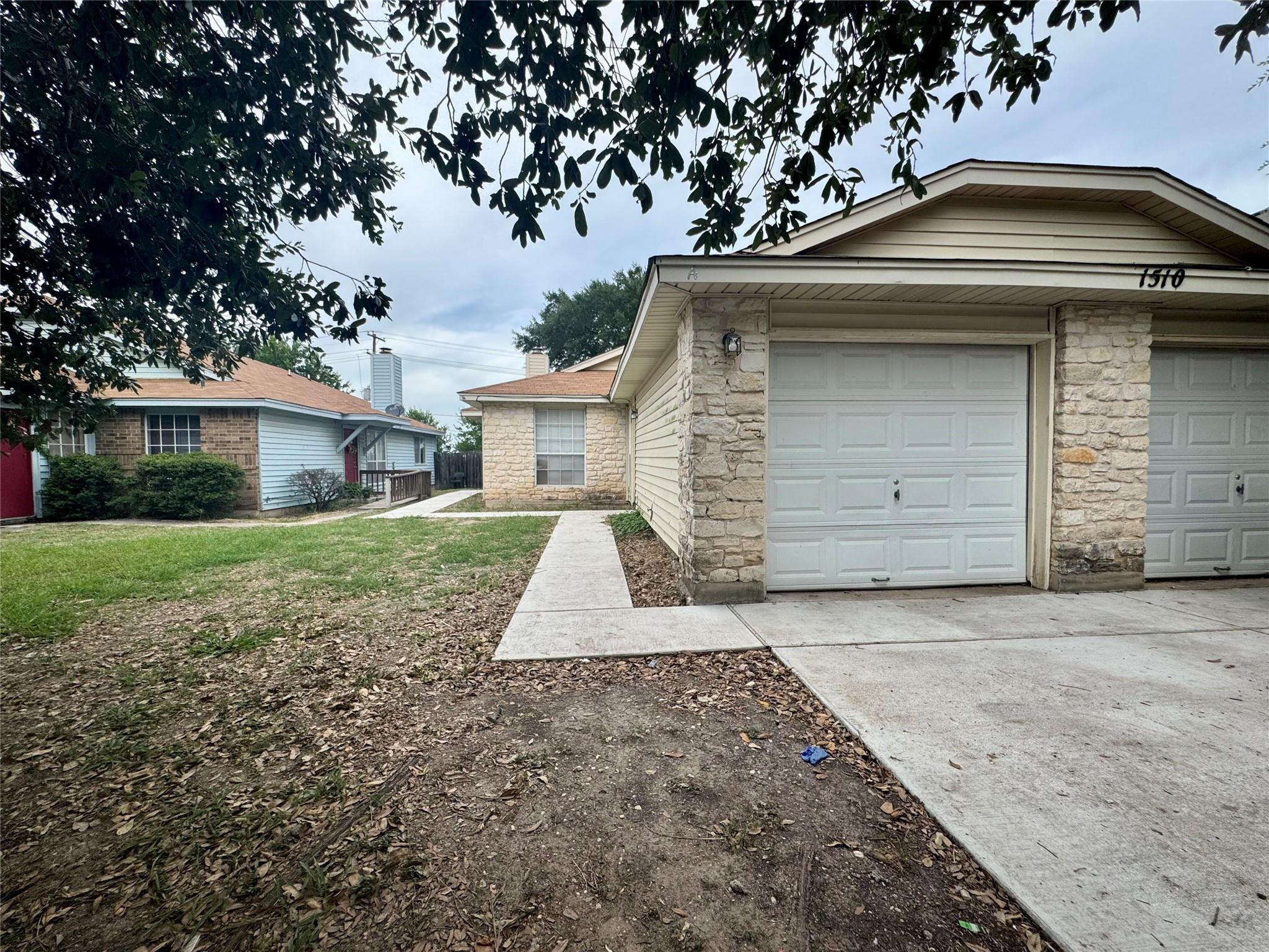 1510 S Medina St # A, Lockhart, TX 78644