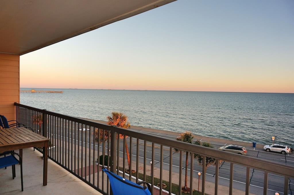 9520 Seawall Blvd # 401, Galveston, TX 77554