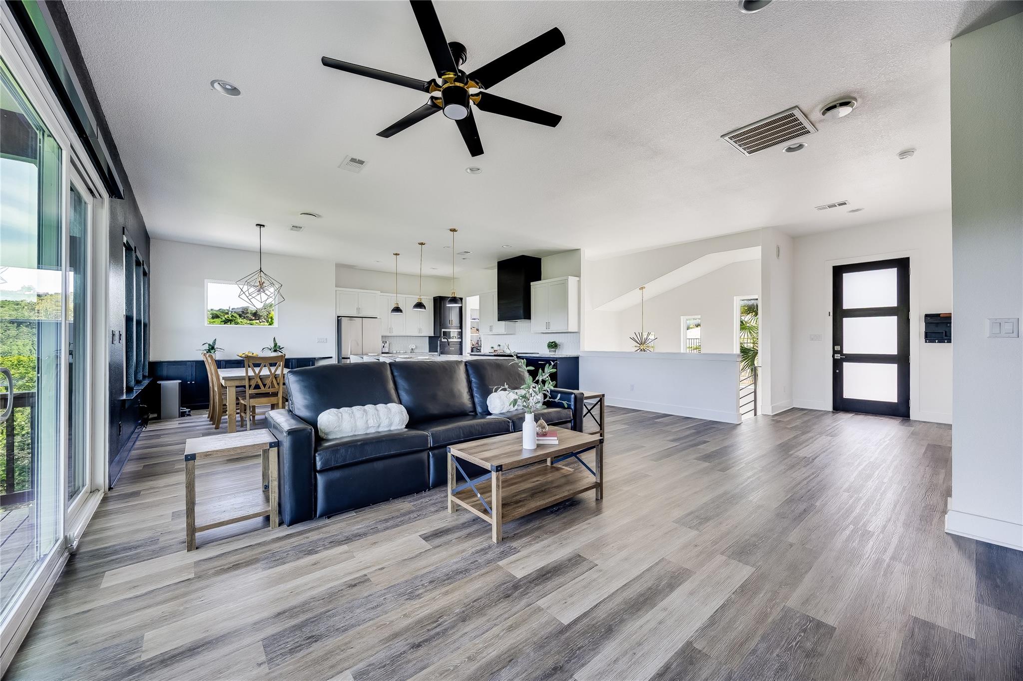 3422 Congress Ave, Lago Vista, TX 78645