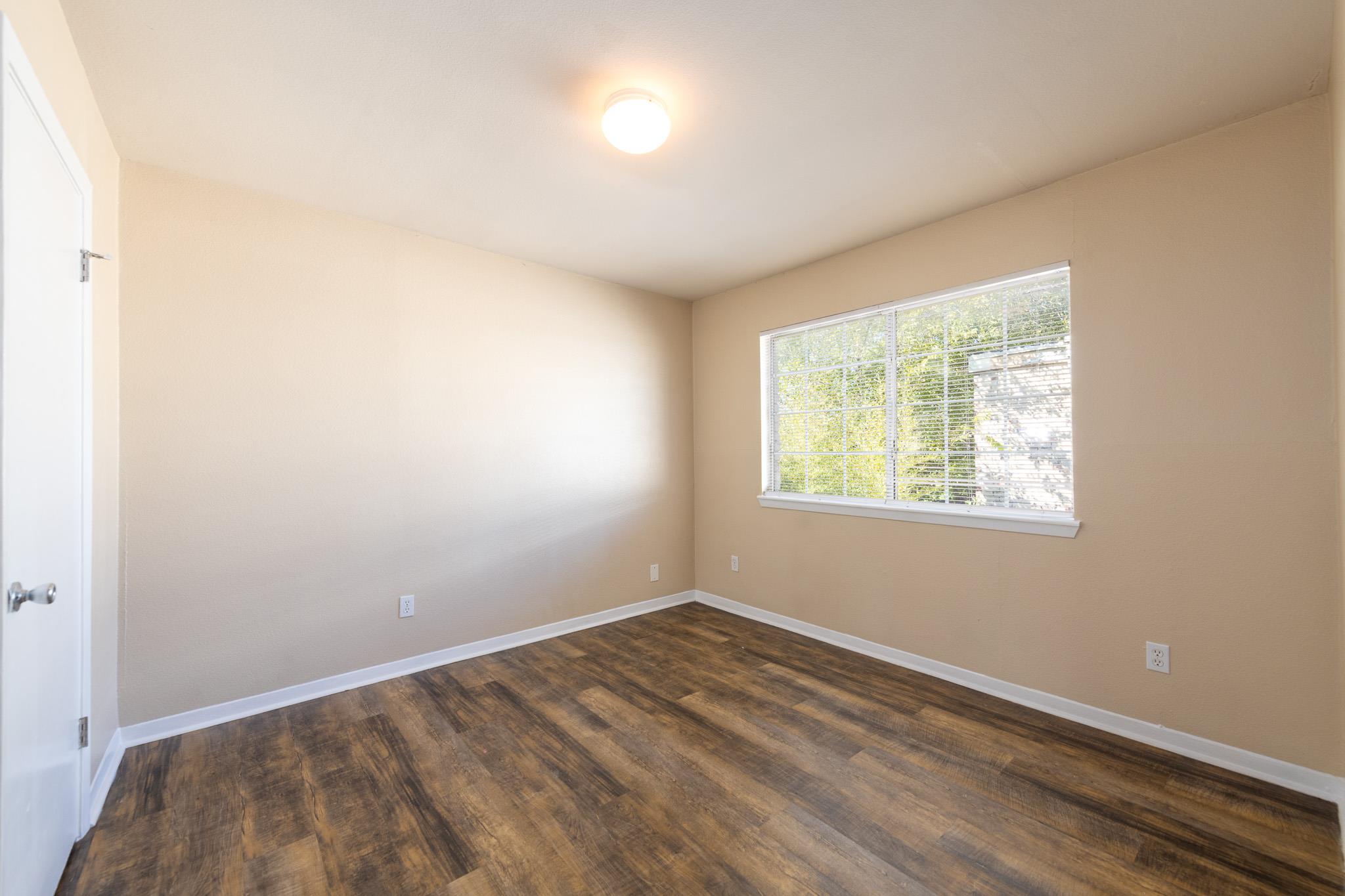 7300 Twin Crest Dr # 202, Austin, TX 78752