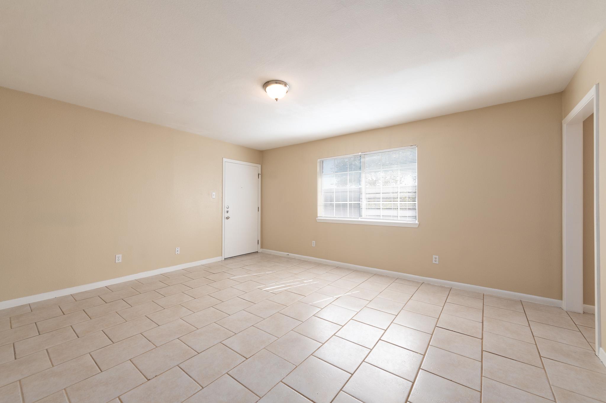 7300 Twin Crest Dr # 202, Austin, TX 78752