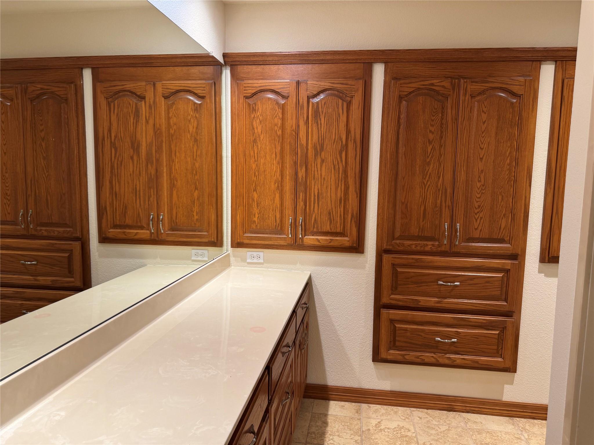 20700 E Lakeshore Dr, Spicewood, TX 78669