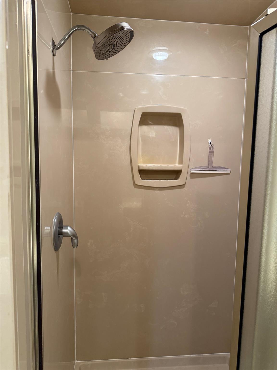 20700 E Lakeshore Dr, Spicewood, TX 78669