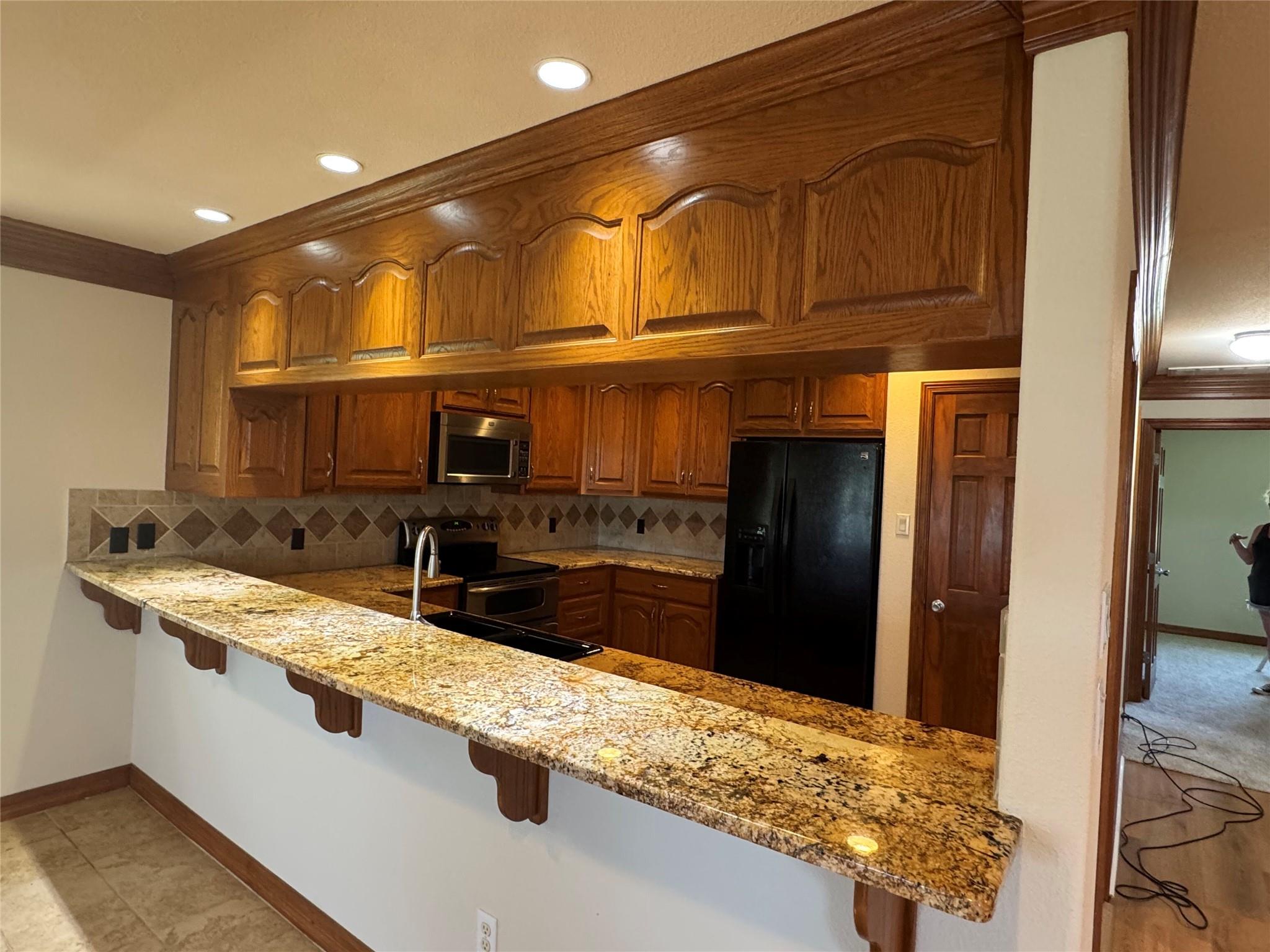 20700 E Lakeshore Dr, Spicewood, TX 78669