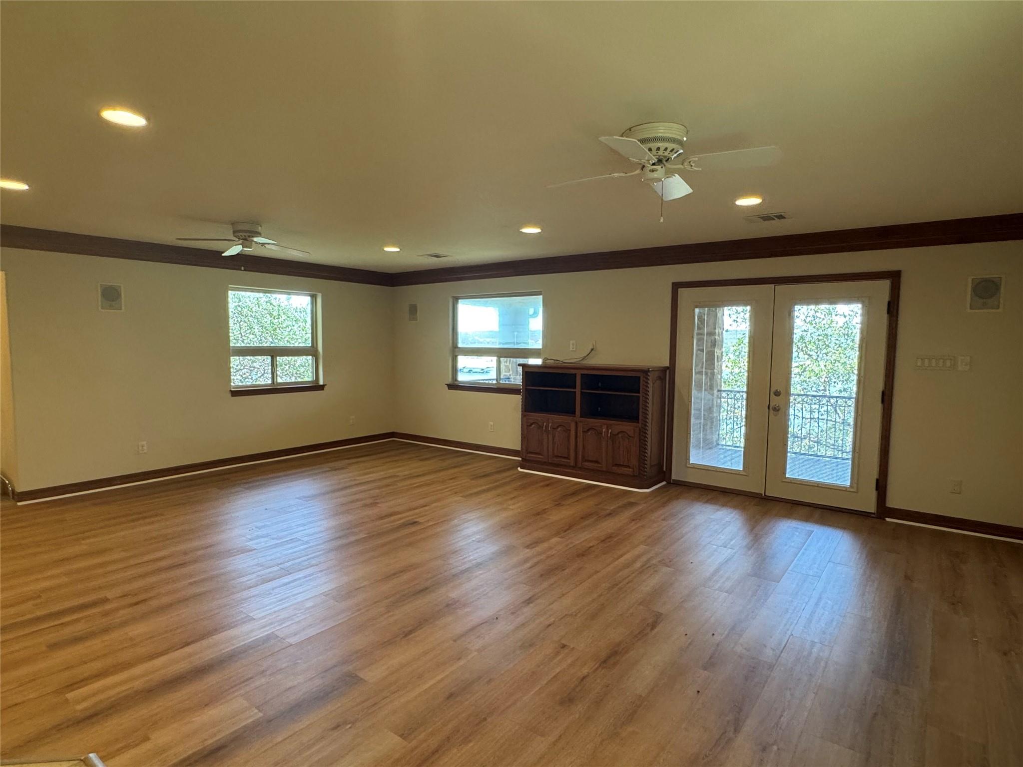 20700 E Lakeshore Dr, Spicewood, TX 78669