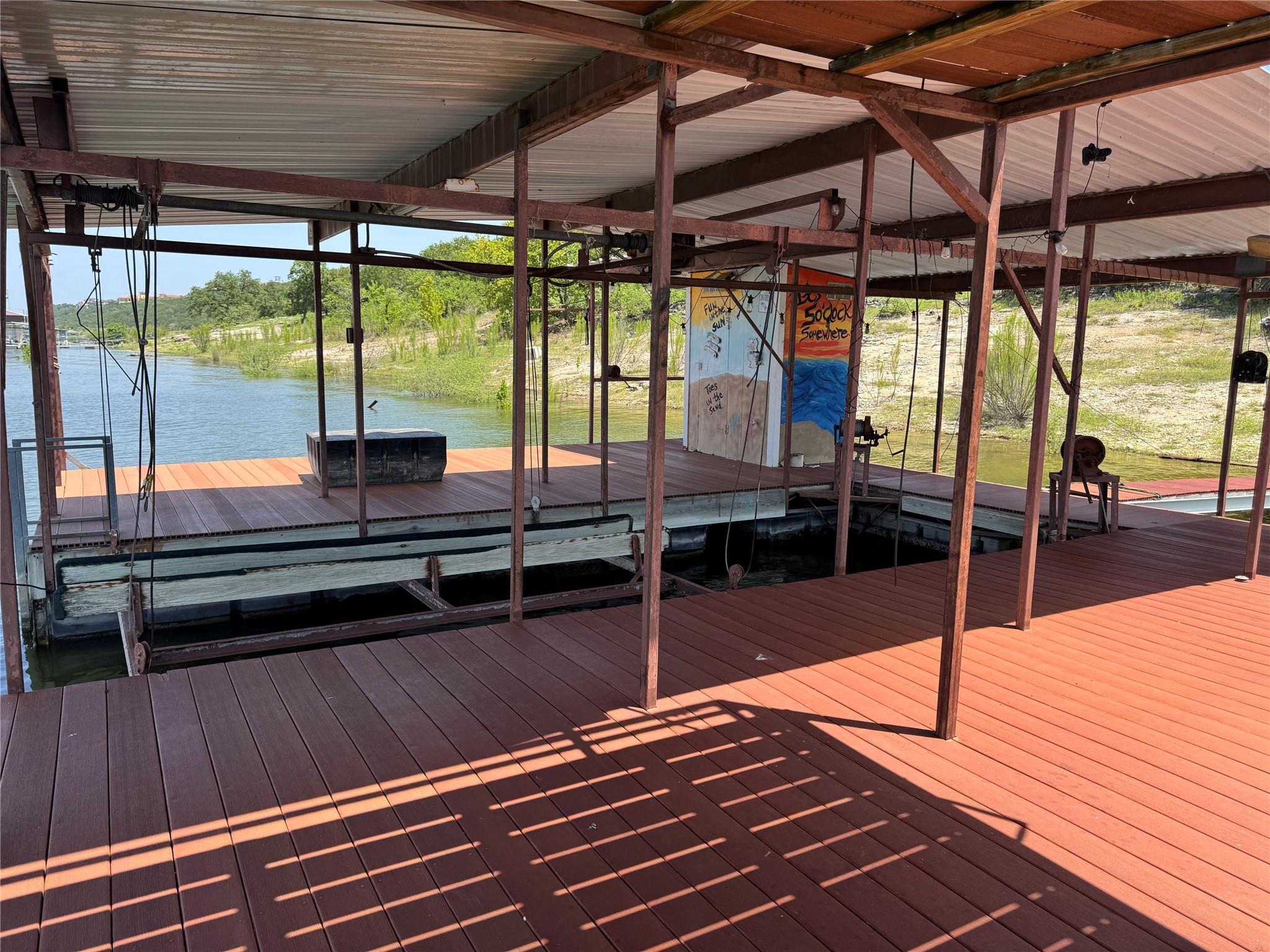 20700 E Lakeshore Dr, Spicewood, TX 78669