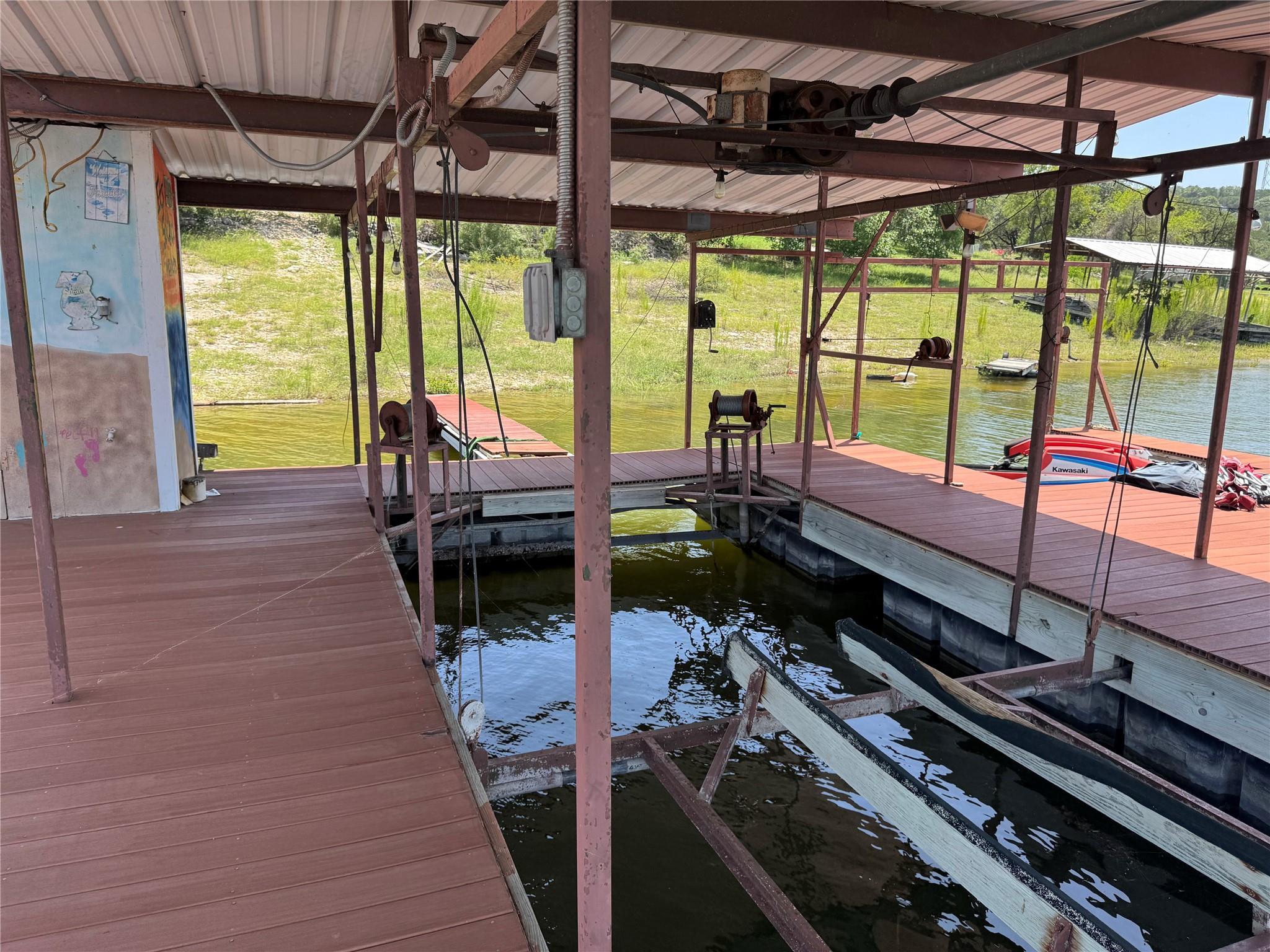 20700 E Lakeshore Dr, Spicewood, TX 78669