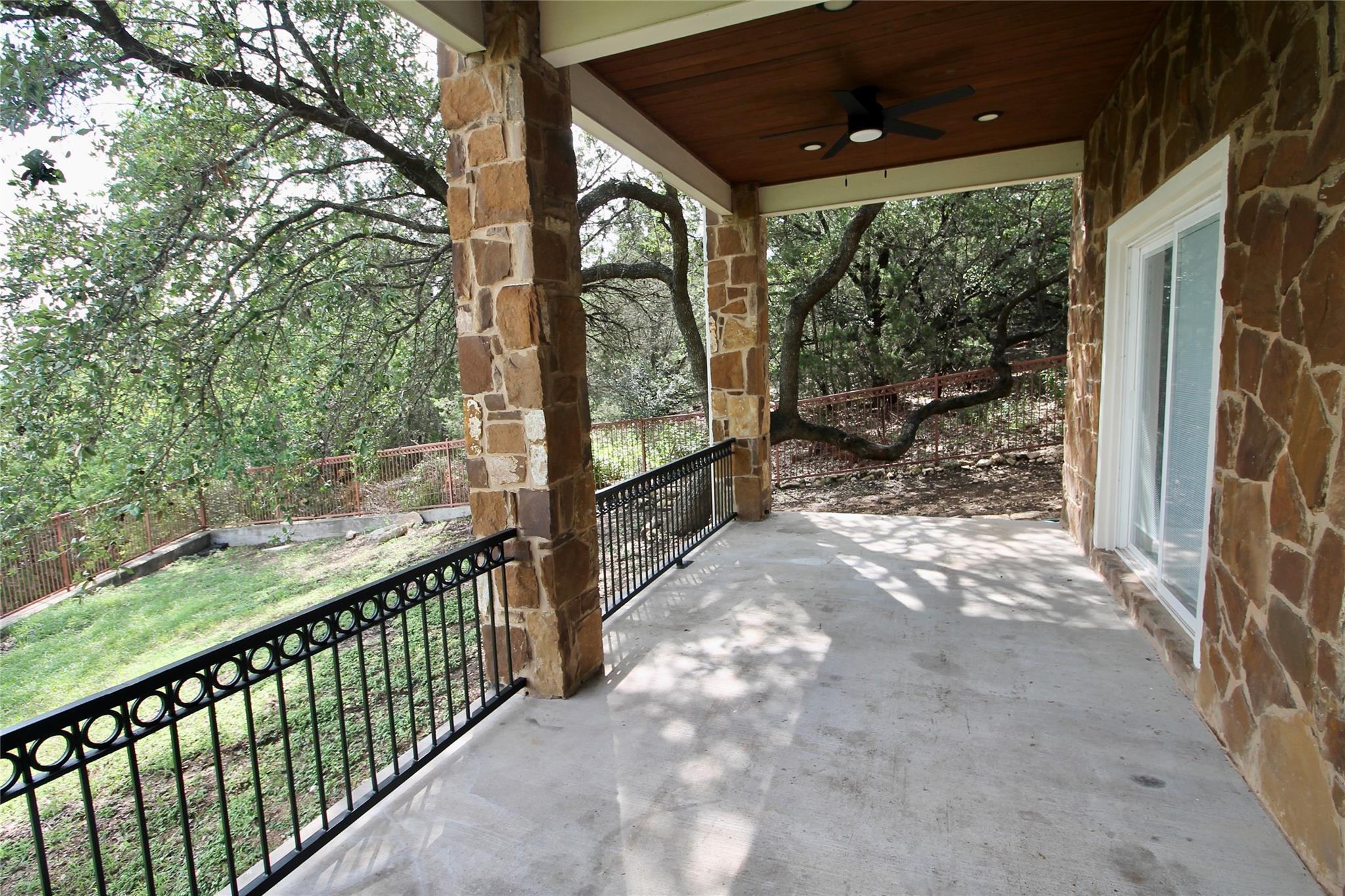 20700 E Lakeshore Dr, Spicewood, TX 78669