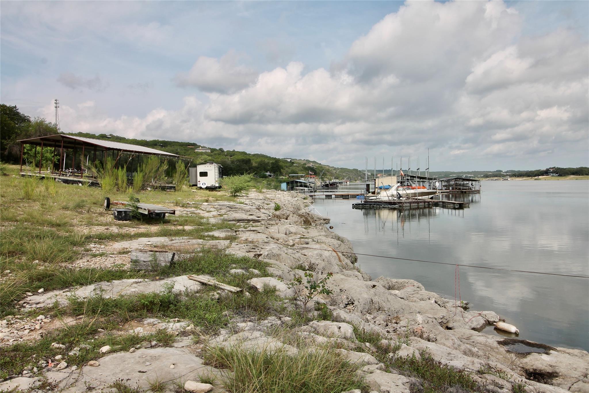 20700 E Lakeshore Dr, Spicewood, TX 78669