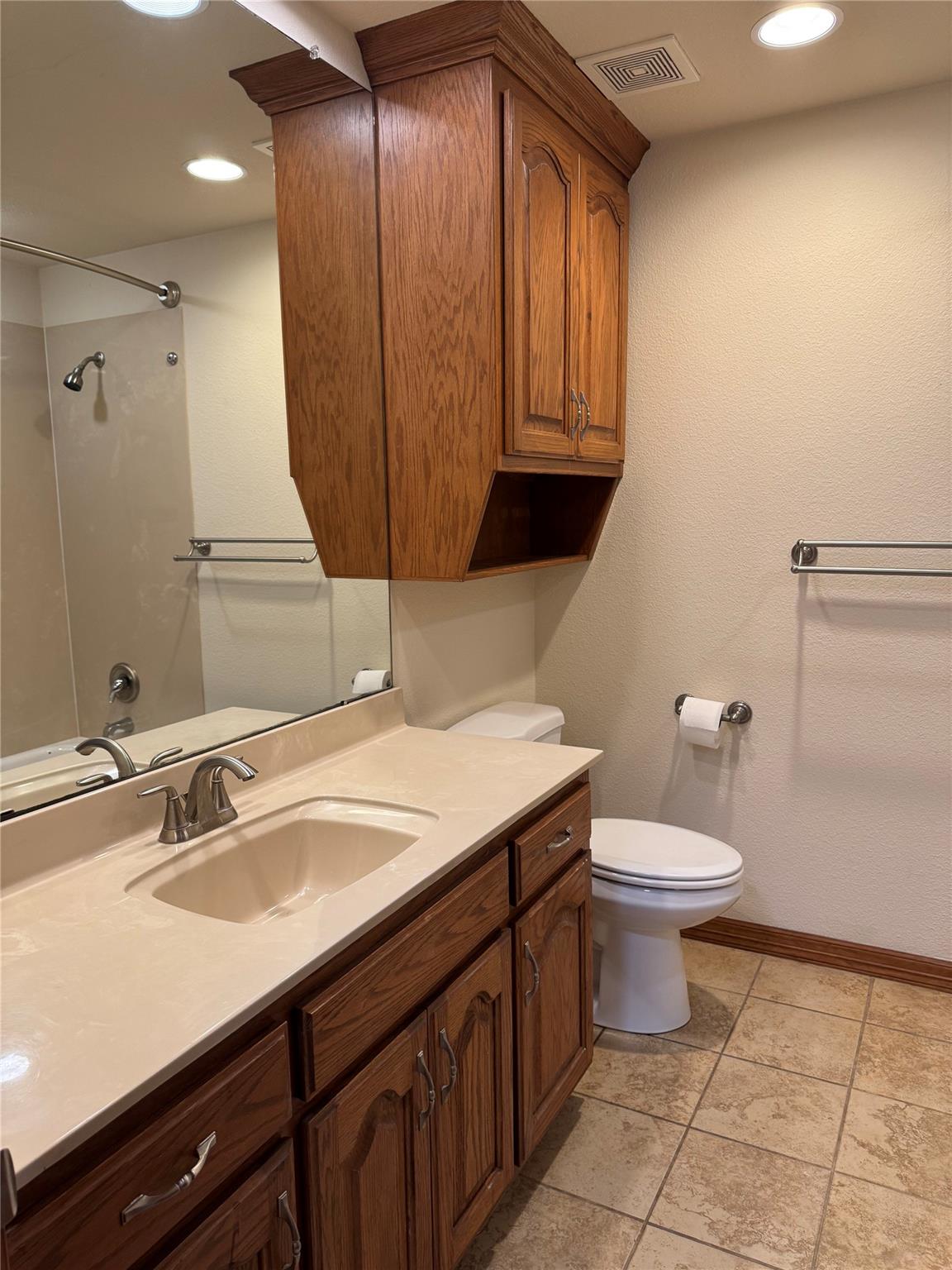 20700 E Lakeshore Dr, Spicewood, TX 78669