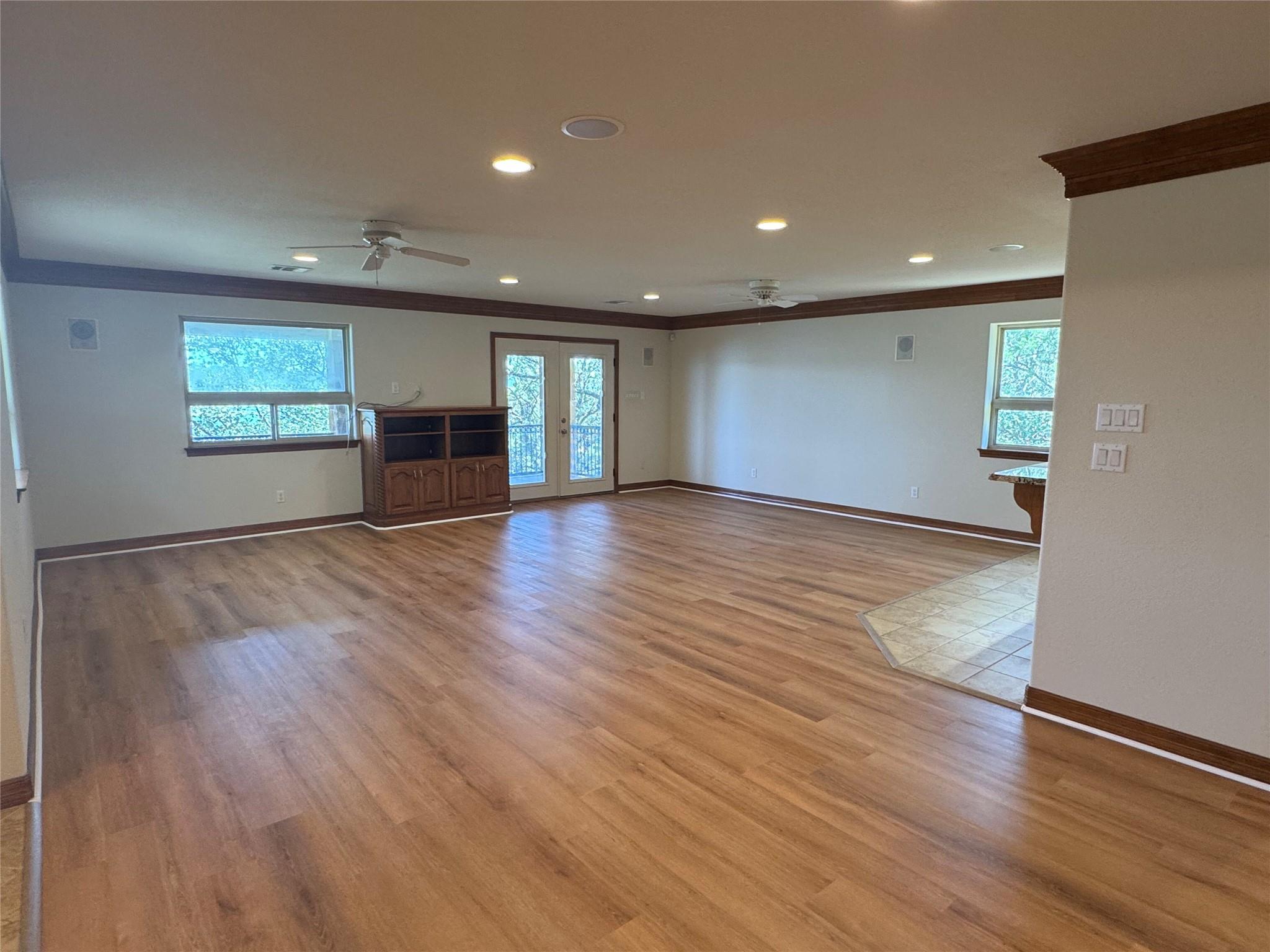 20700 E Lakeshore Dr, Spicewood, TX 78669