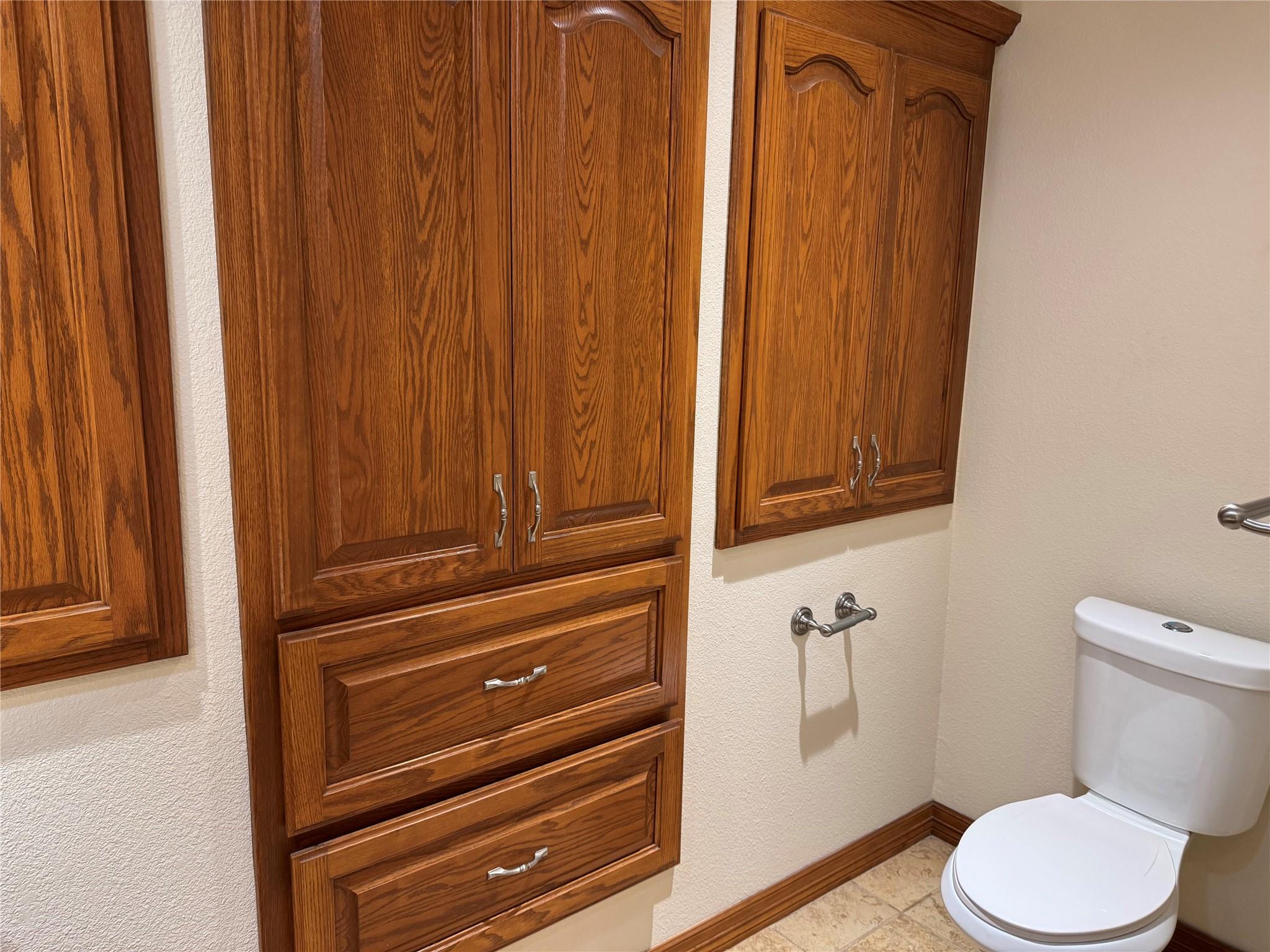 20700 E Lakeshore Dr, Spicewood, TX 78669