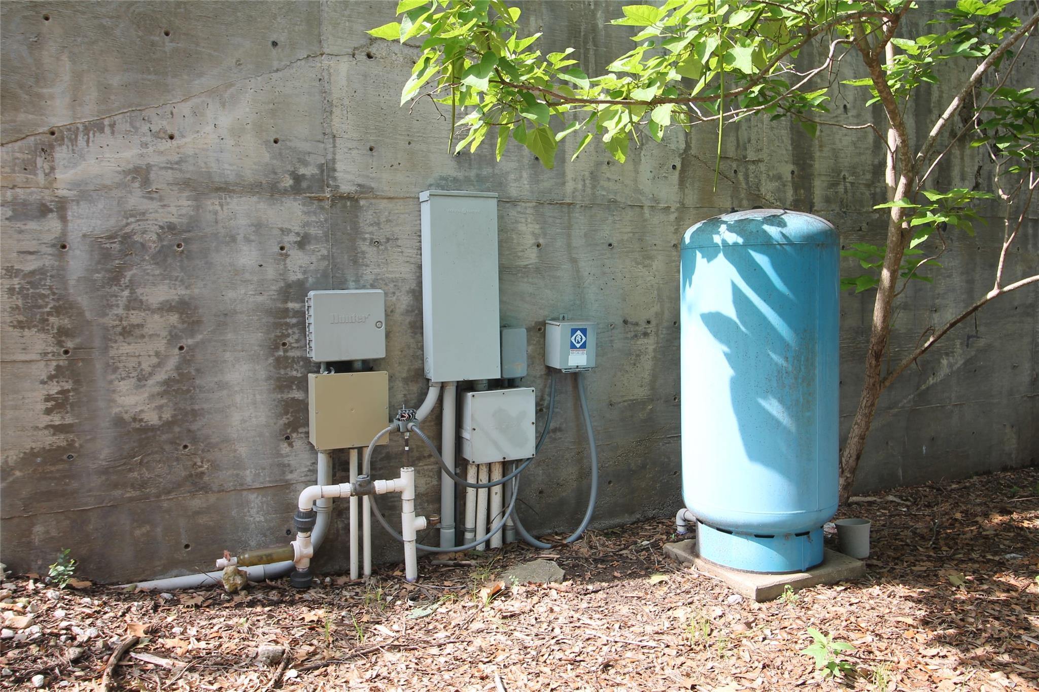 20700 E Lakeshore Dr, Spicewood, TX 78669