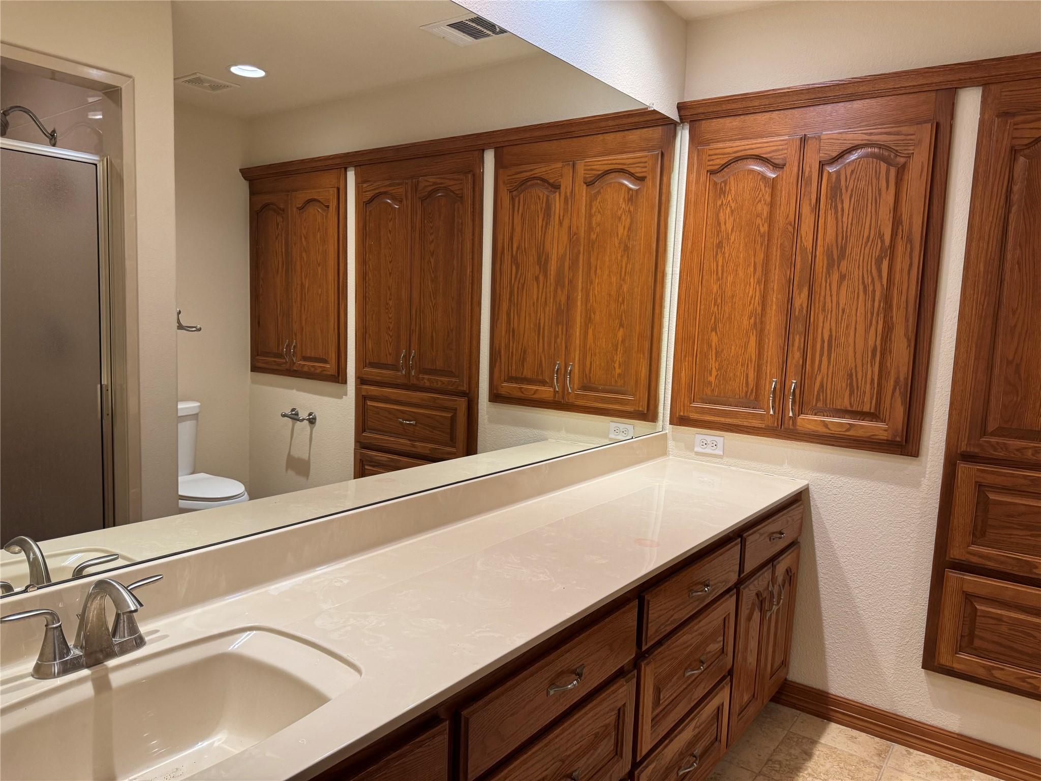 20700 E Lakeshore Dr, Spicewood, TX 78669