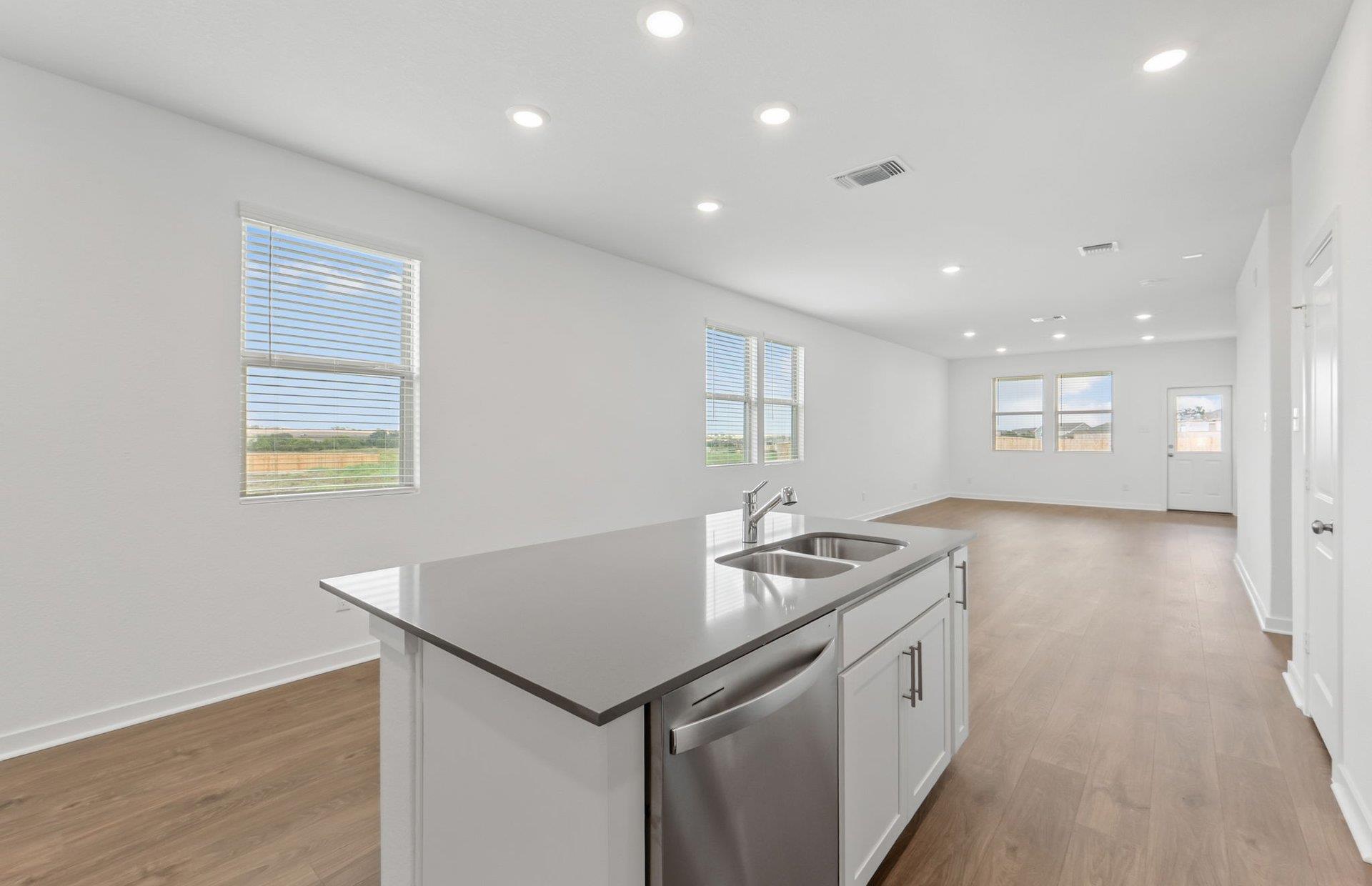 108 Green Berets Bnd, Jarrell, TX 76537