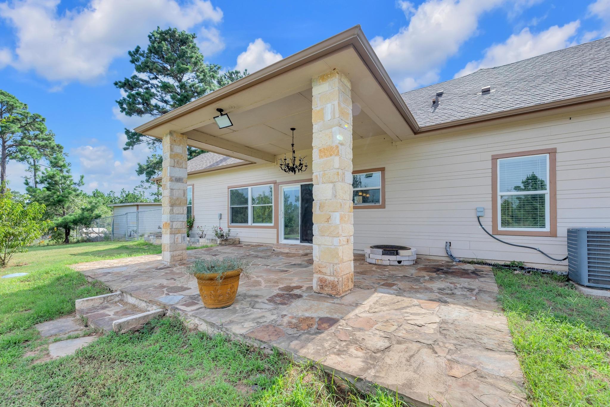 152 Lakeside Dr, Bastrop, TX 78602