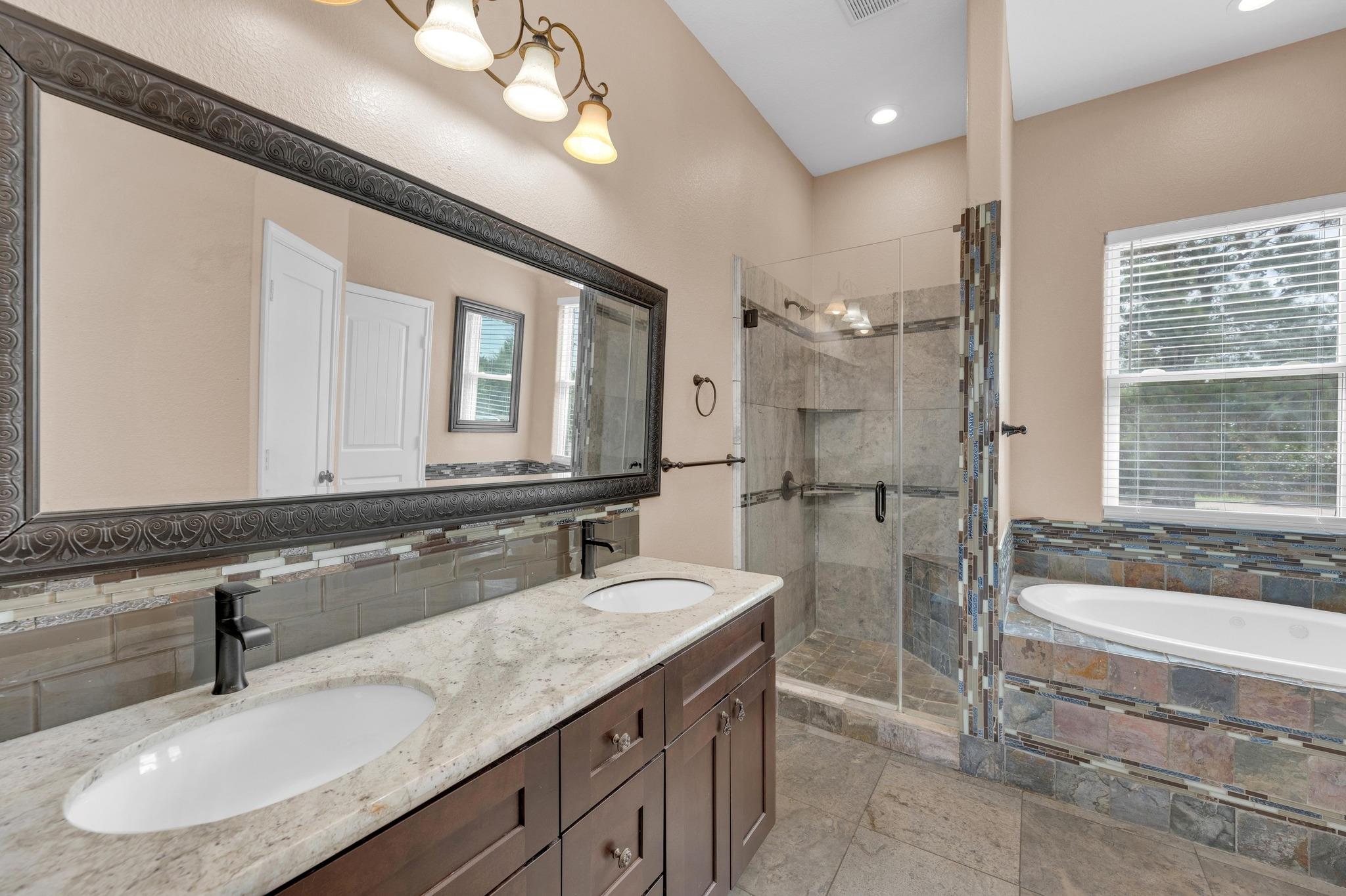 152 Lakeside Dr, Bastrop, TX 78602