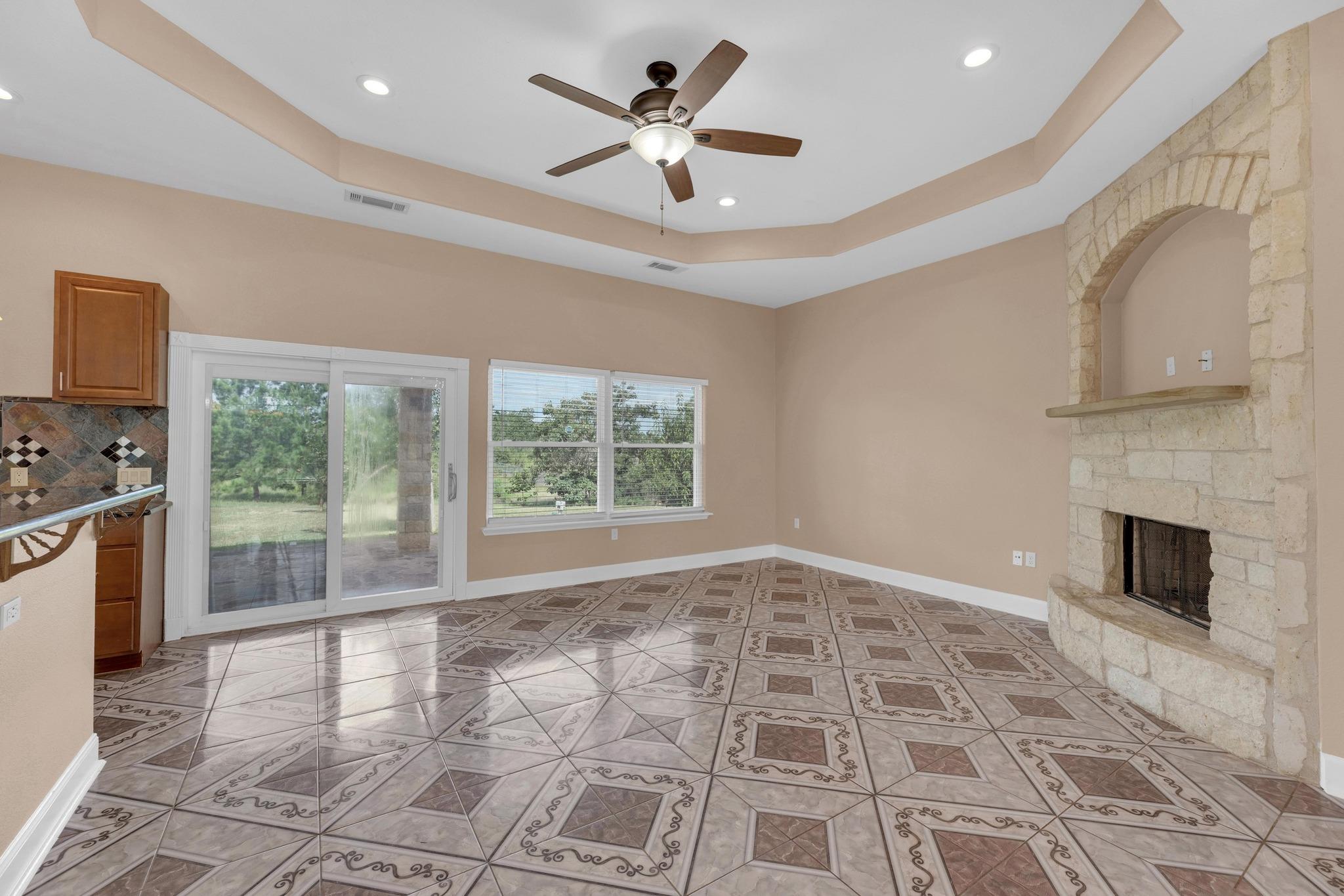 152 Lakeside Dr, Bastrop, TX 78602