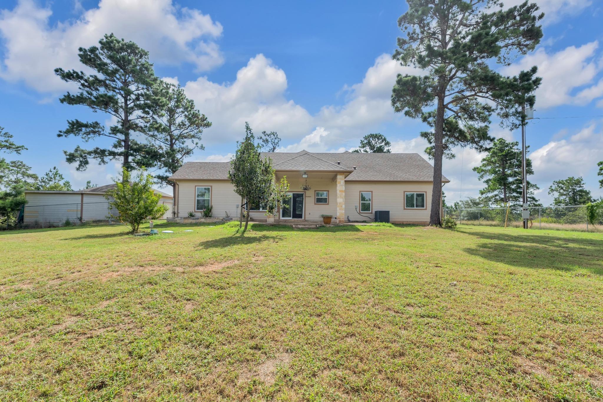 152 Lakeside Dr, Bastrop, TX 78602