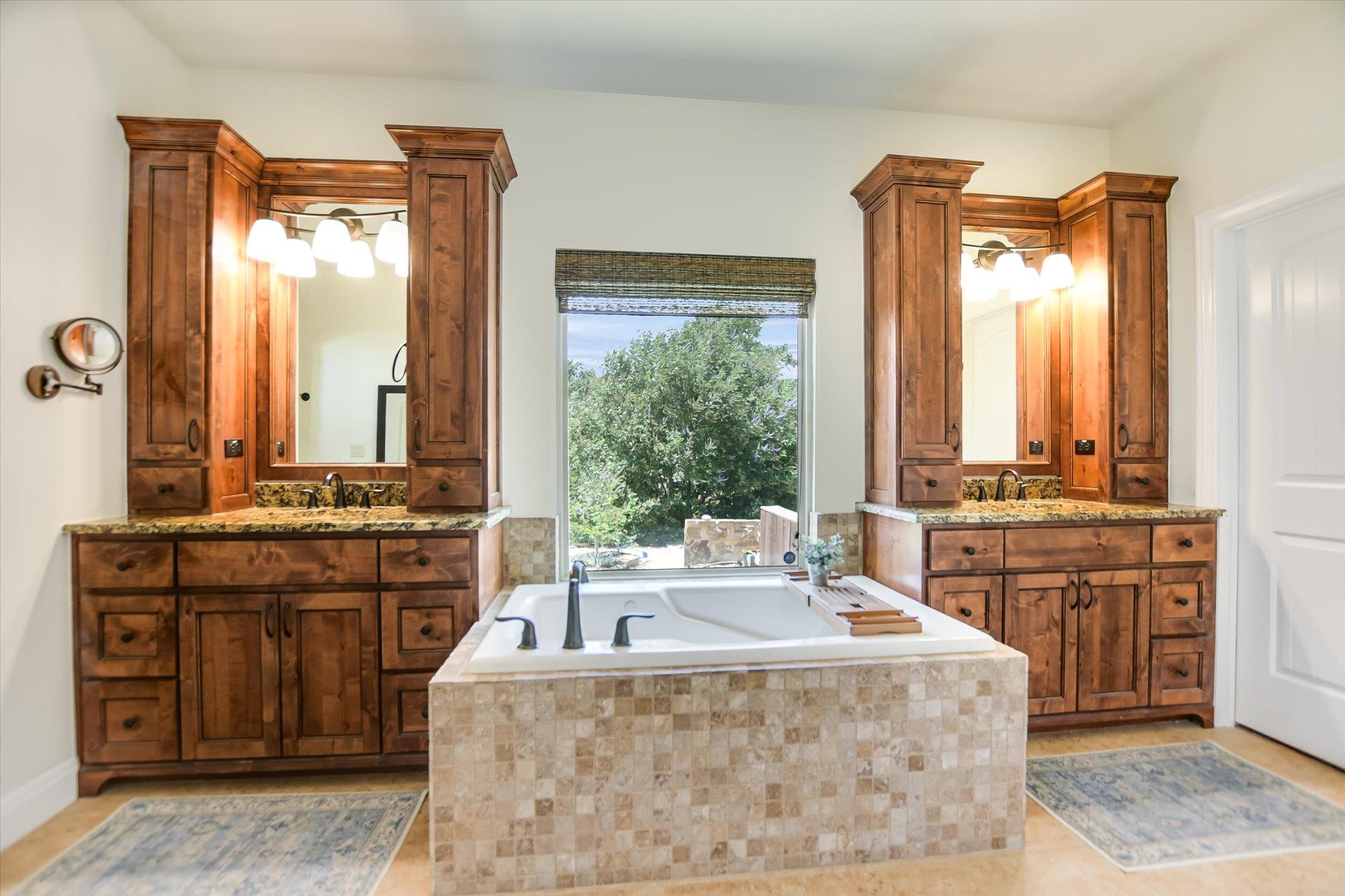 121 Mountain Laurel Dr, Marble Falls, TX 78654