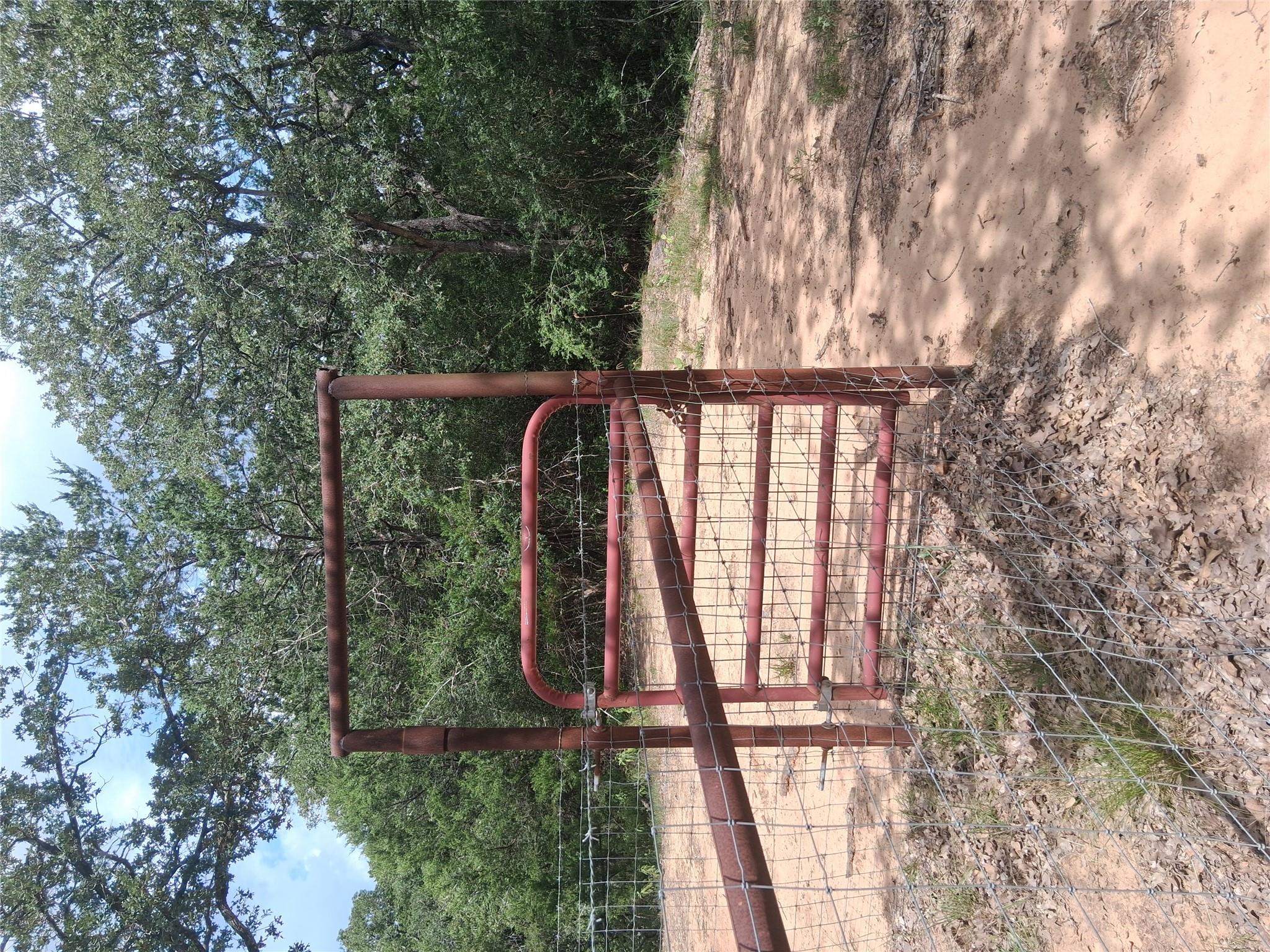 240 Privte Road 4601, Waelder, TX 78959
