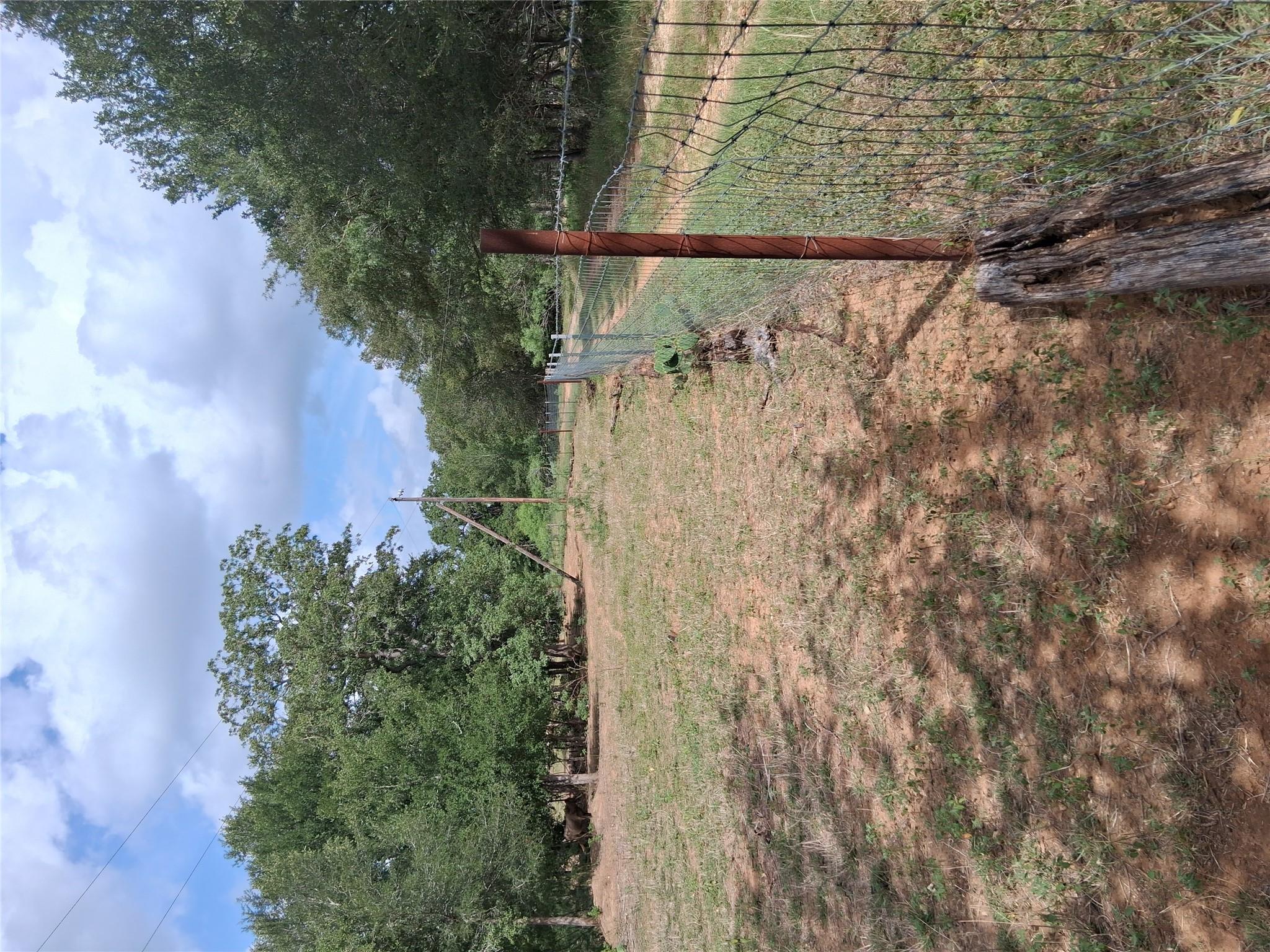 240 Privte Road 4601, Waelder, TX 78959