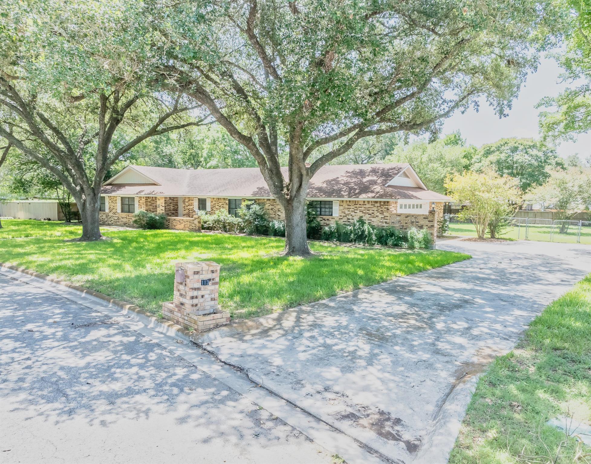 113 Tanglewood Trl, Gonzales, TX 78629
