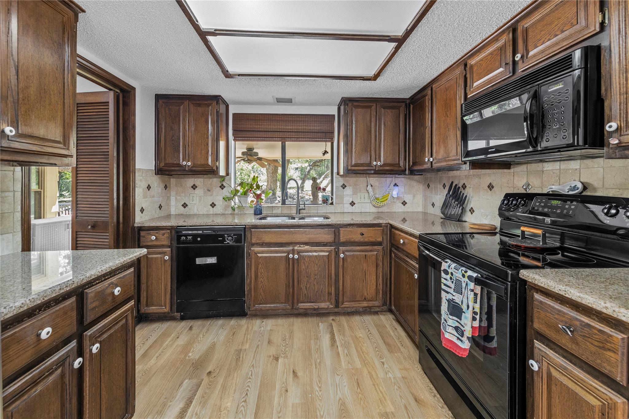 9127 Granada Hills Dr, Austin, TX 78737