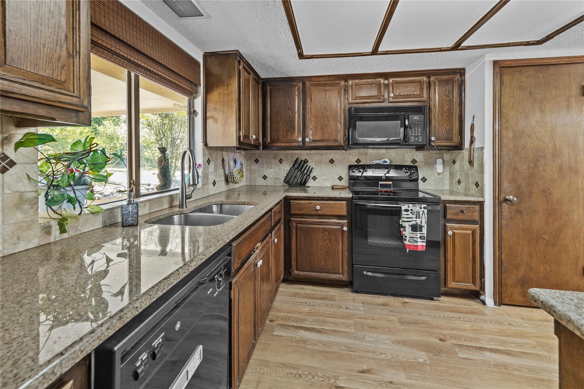 9127 Granada Hills Dr, Austin, TX 78737