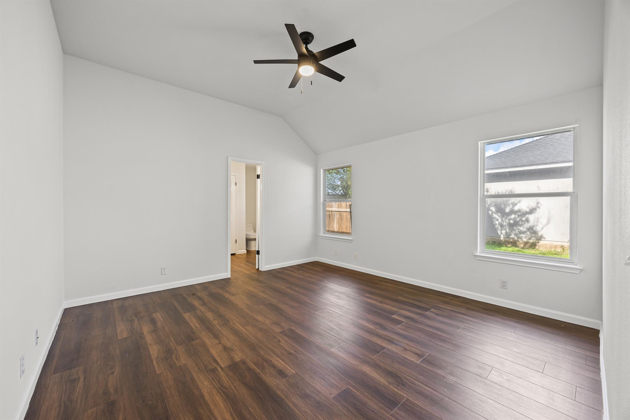 904 Honeysuckle Dr, Leander, TX 78641