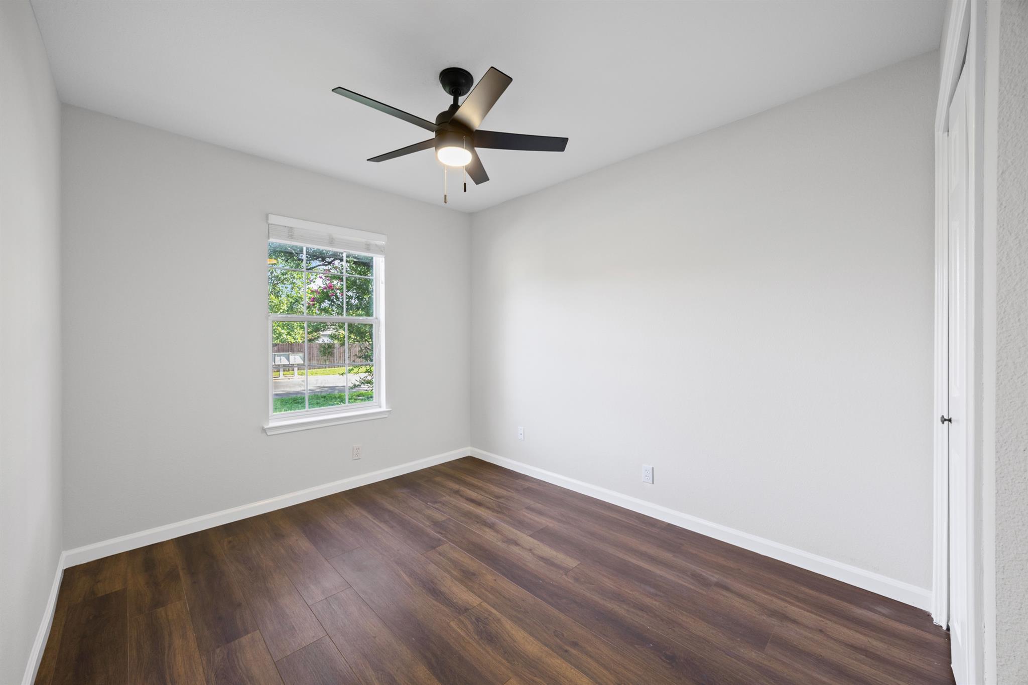 904 Honeysuckle Dr, Leander, TX 78641