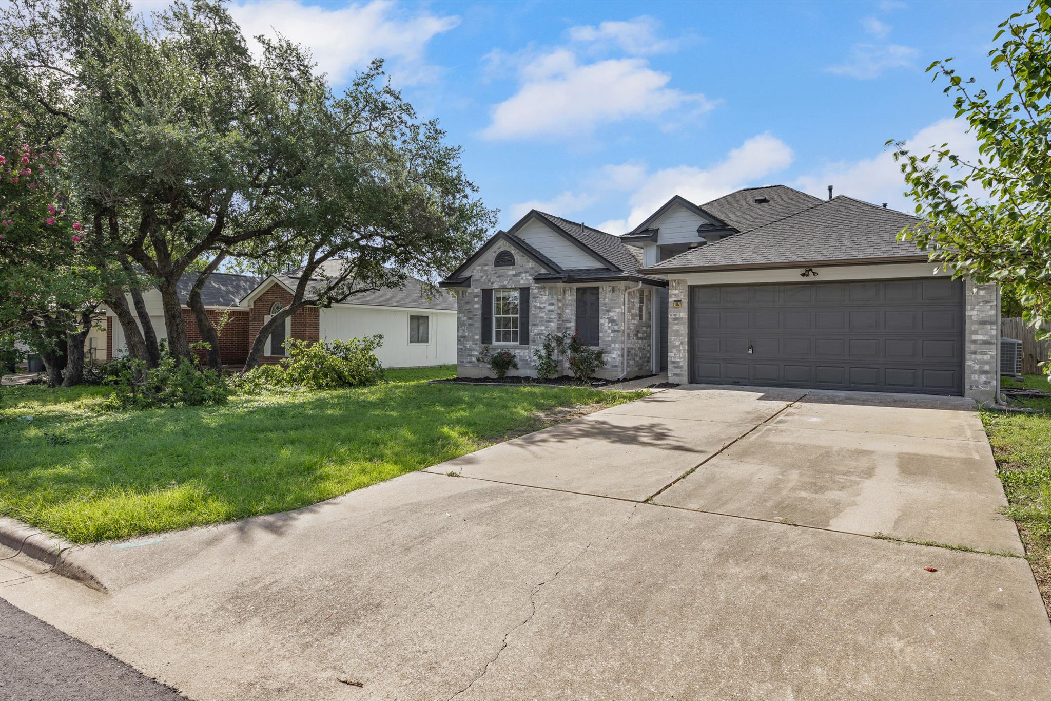 904 Honeysuckle Dr, Leander, TX 78641