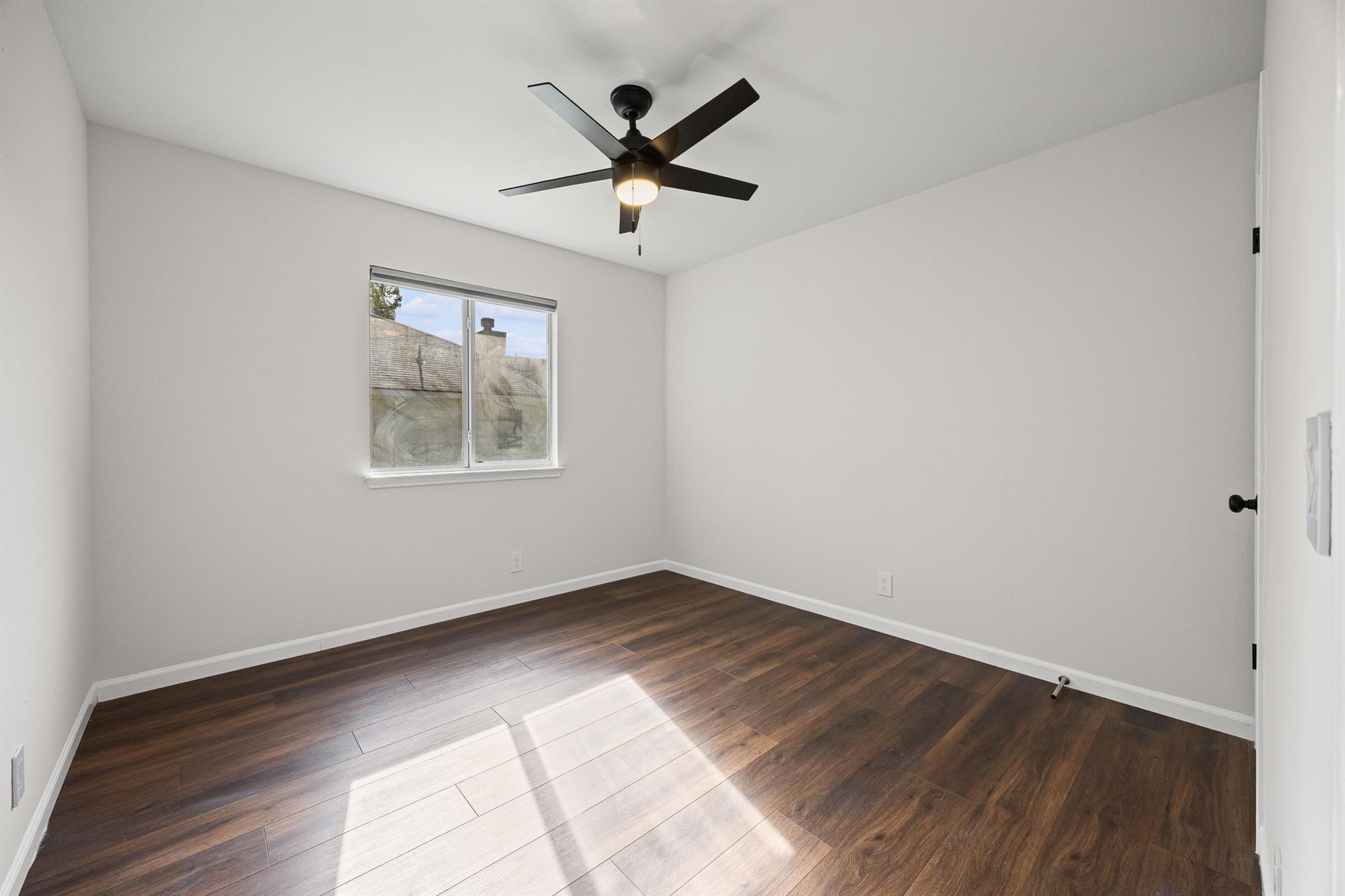 904 Honeysuckle Dr, Leander, TX 78641